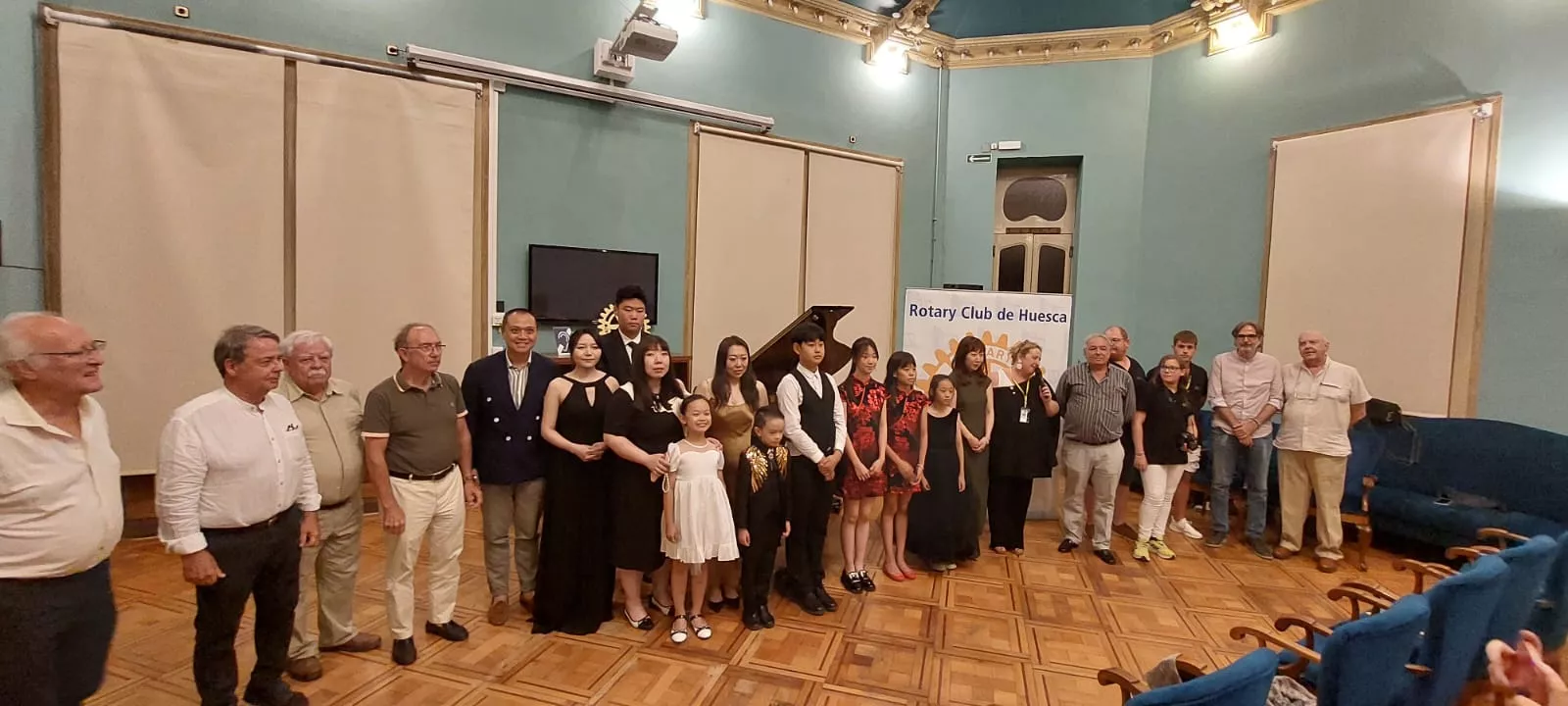 Concierto del World Music Connection Festival en el Salón Azul del Casino Oscense