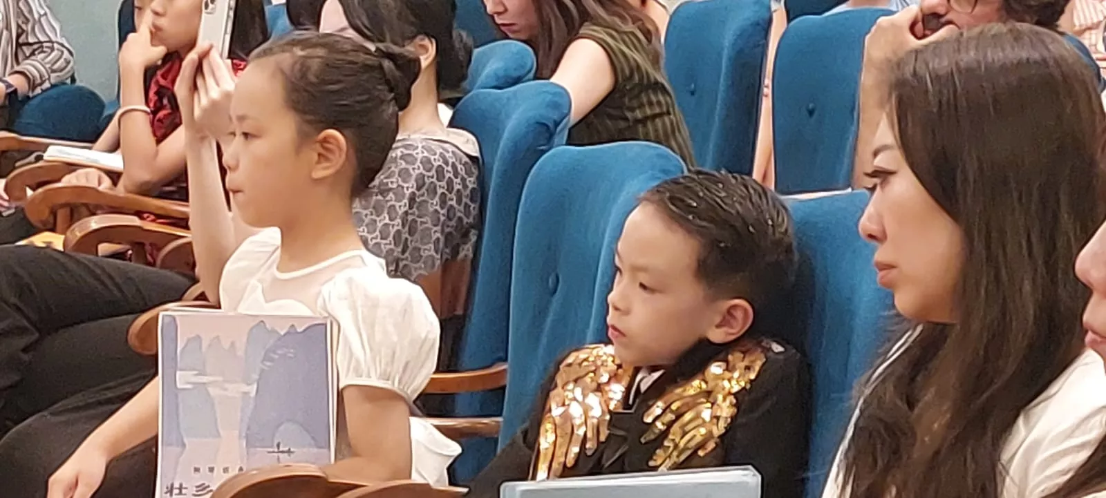 Concierto del World Music Connection Festival en el Salón Azul del Casino Oscense