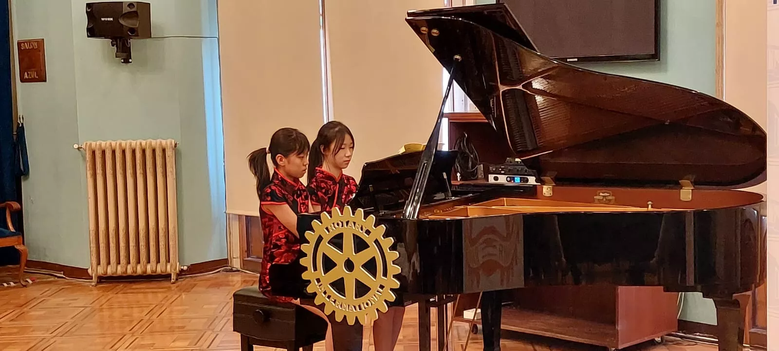 Concierto del World Music Connection Festival en el Salón Azul del Casino Oscense