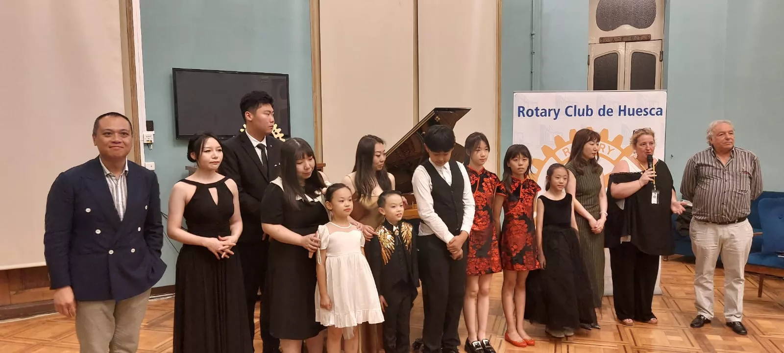 Concierto del World Music Connection Festival en el Salón Azul del Casino Oscense