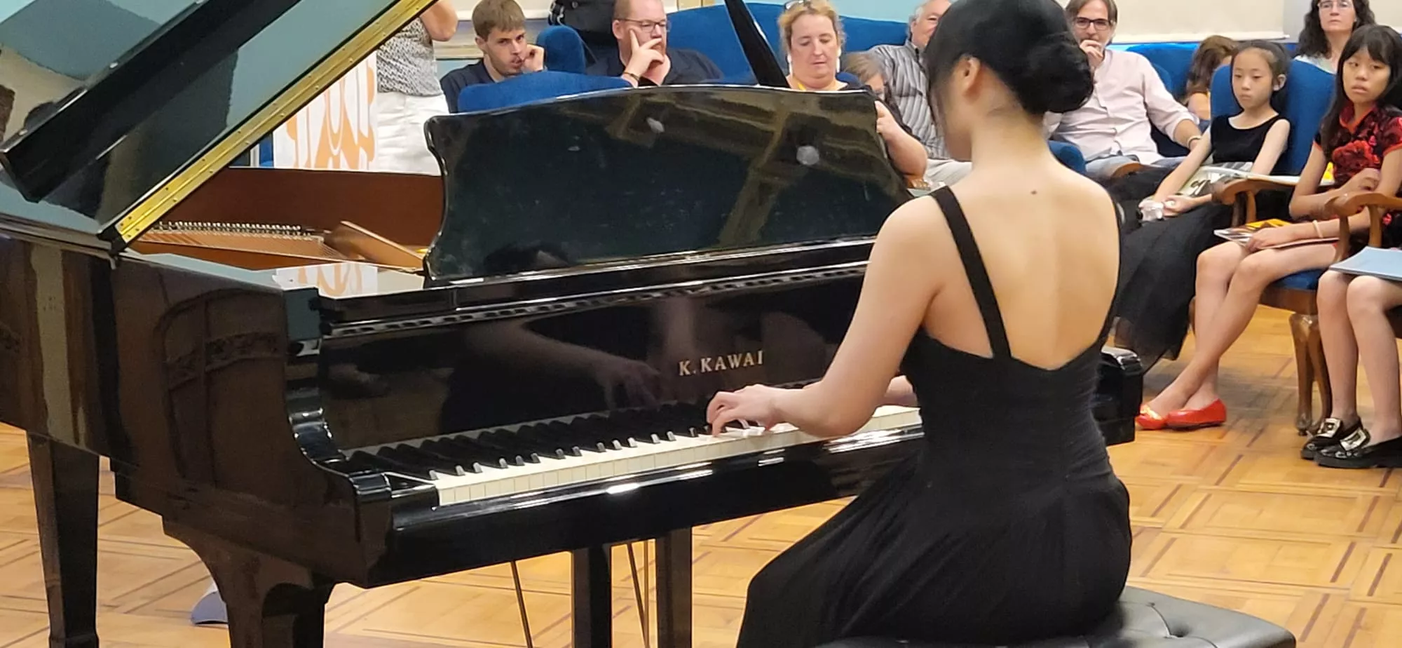 Concierto del World Music Connection Festival en el Salón Azul del Casino Oscense