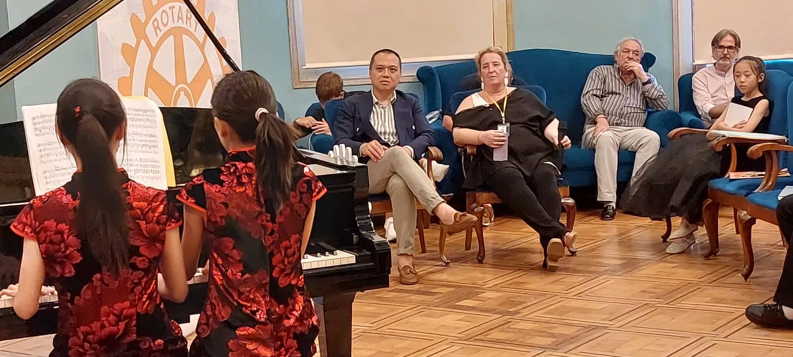 Concierto del World Music Connection Festival en el Salón Azul del Casino Oscense