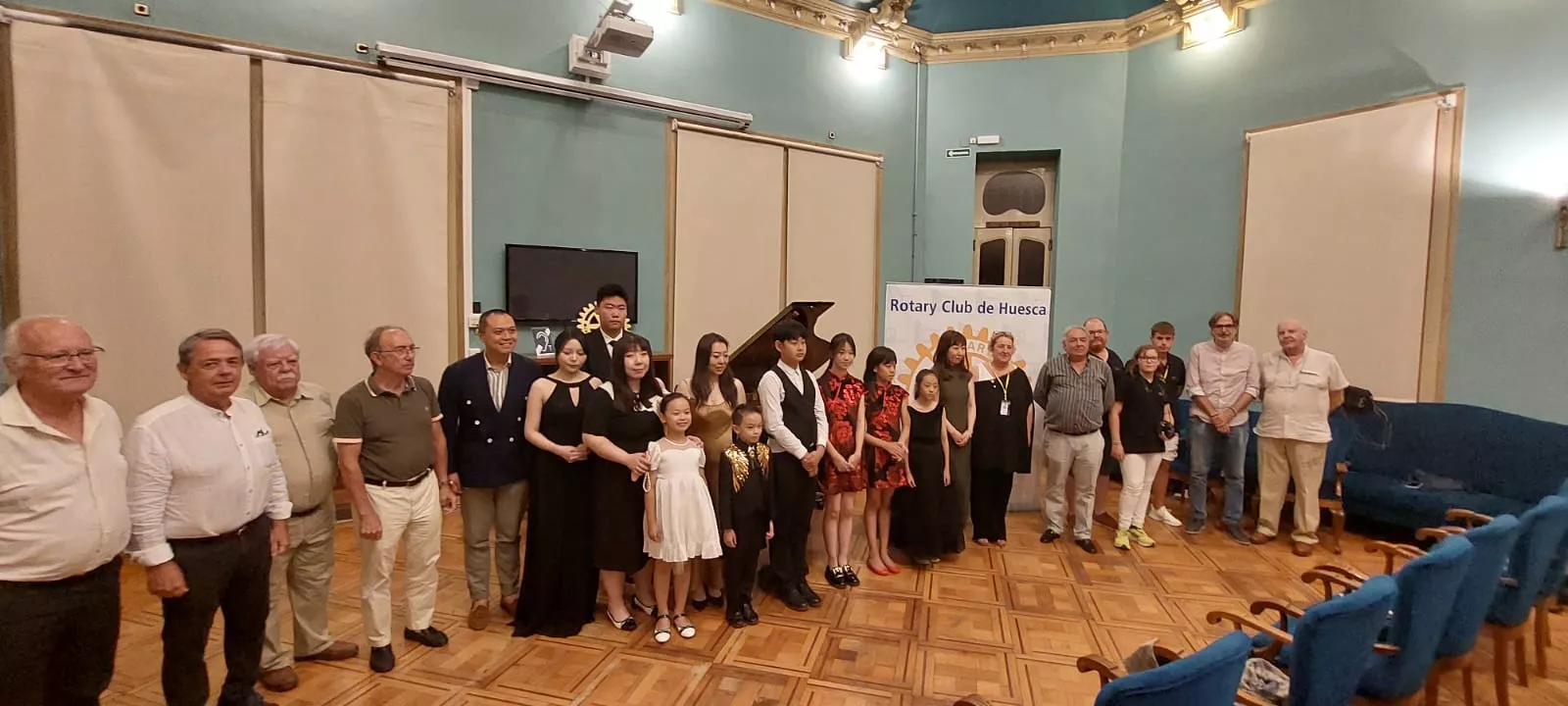 Concierto del World Music Connection Festival en el Salón Azul del Casino Oscense