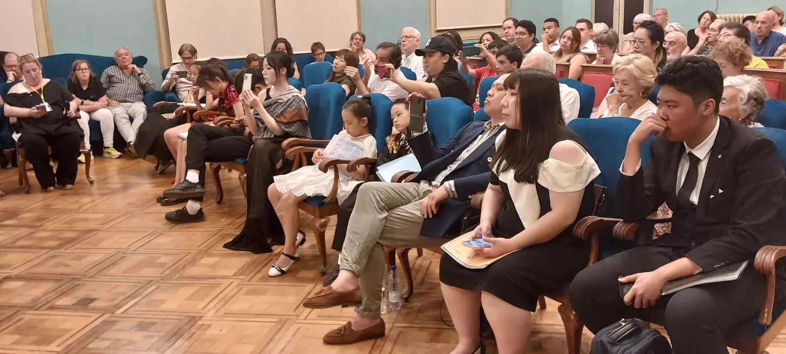 Concierto del World Music Connection Festival en el Salón Azul del Casino Oscense