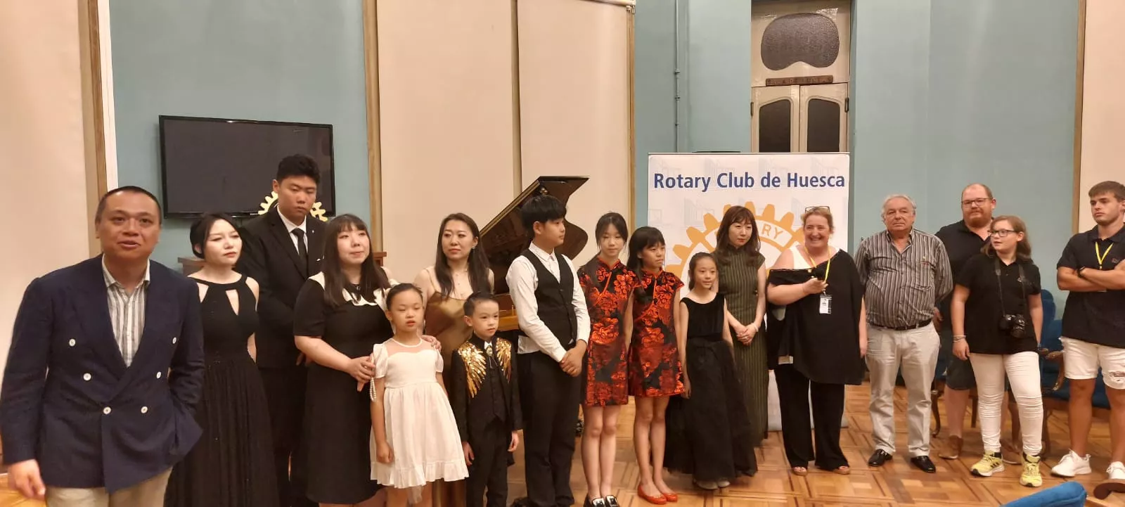 Concierto del World Music Connection Festival en el Salón Azul del Casino Oscense