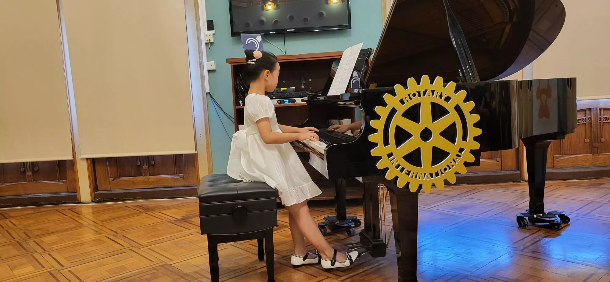 Concierto del World Music Connection Festival en el Salón Azul del Casino Oscense