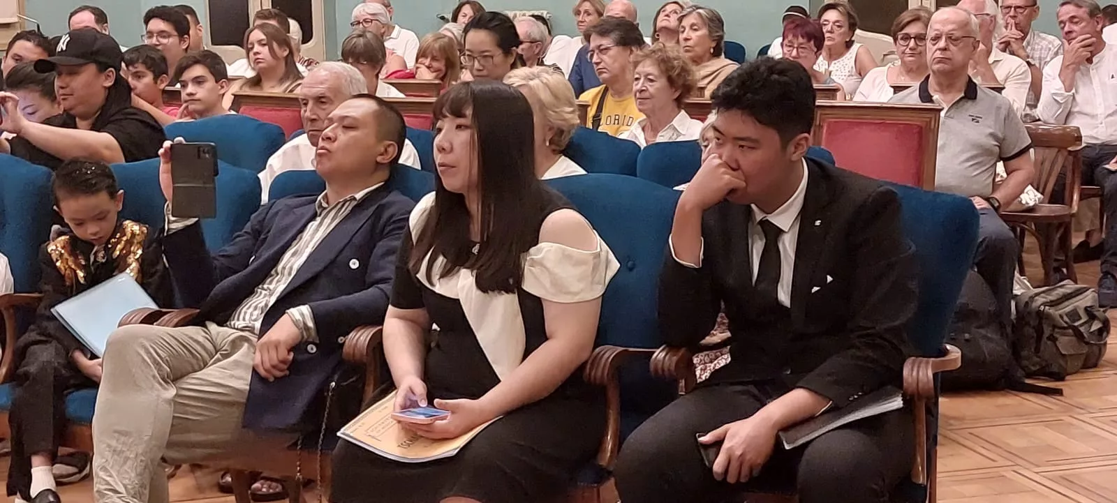 Concierto del World Music Connection Festival en el Salón Azul del Casino Oscense