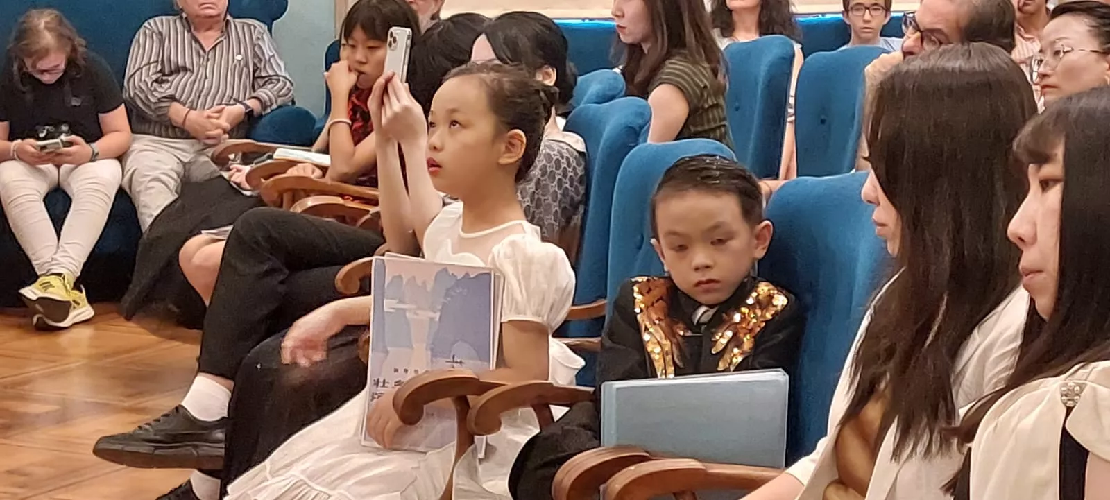 Concierto del World Music Connection Festival en el Salón Azul del Casino Oscense