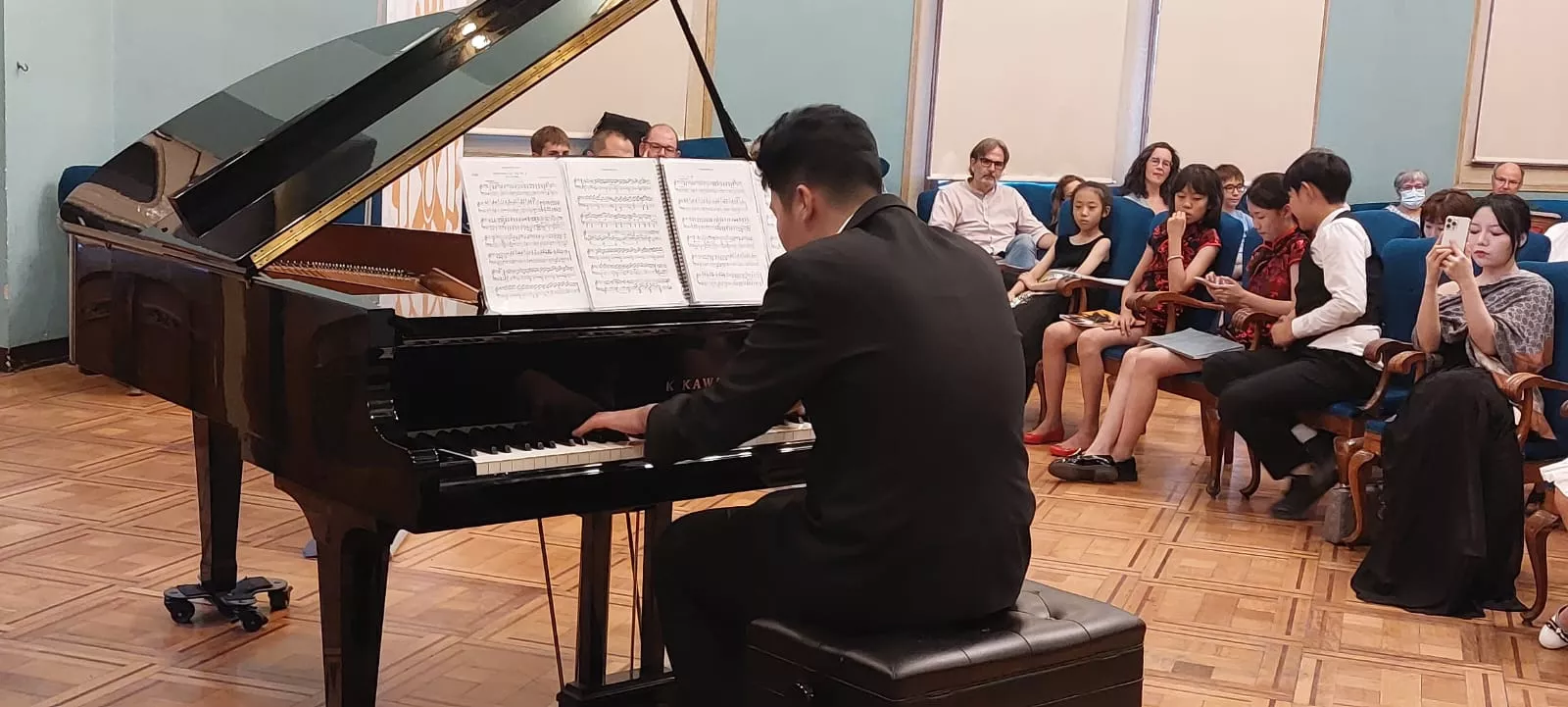 Concierto del World Music Connection Festival en el Salón Azul del Casino Oscense