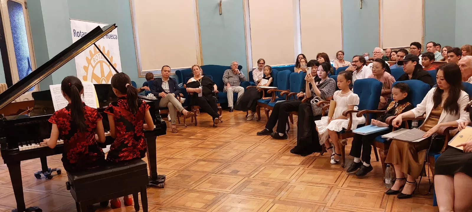 Concierto del World Music Connection Festival en el Salón Azul del Casino Oscense