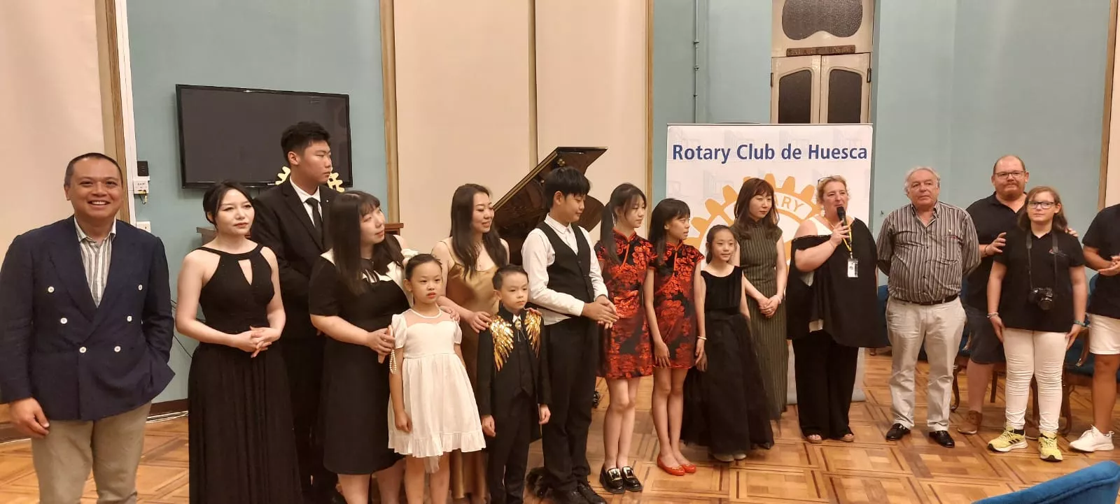 Concierto del World Music Connection Festival en el Salón Azul del Casino Oscense