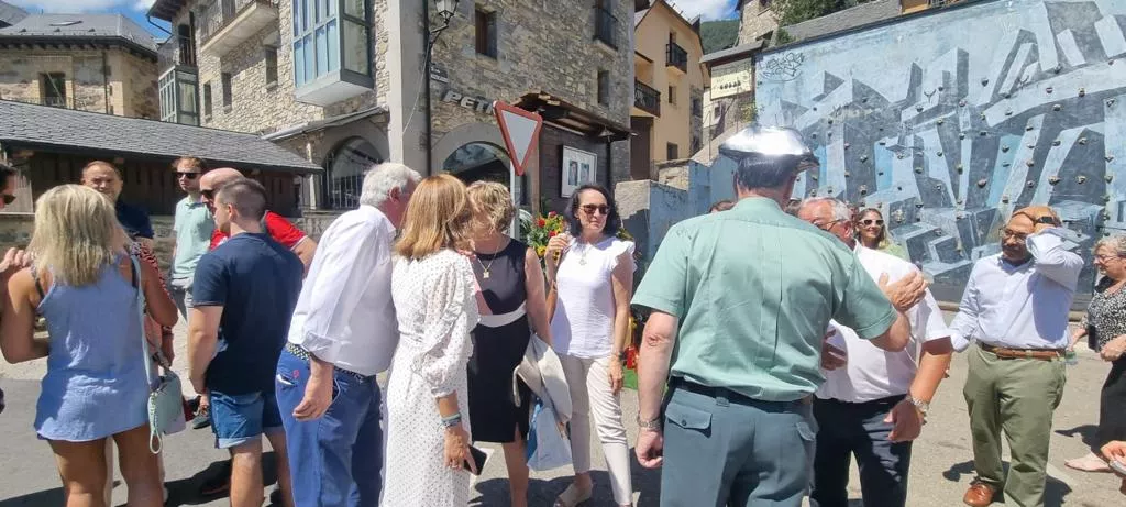 Homenaje en Sallent de Gállego a los guardias José Ángel de Jesús e Irene Fernández