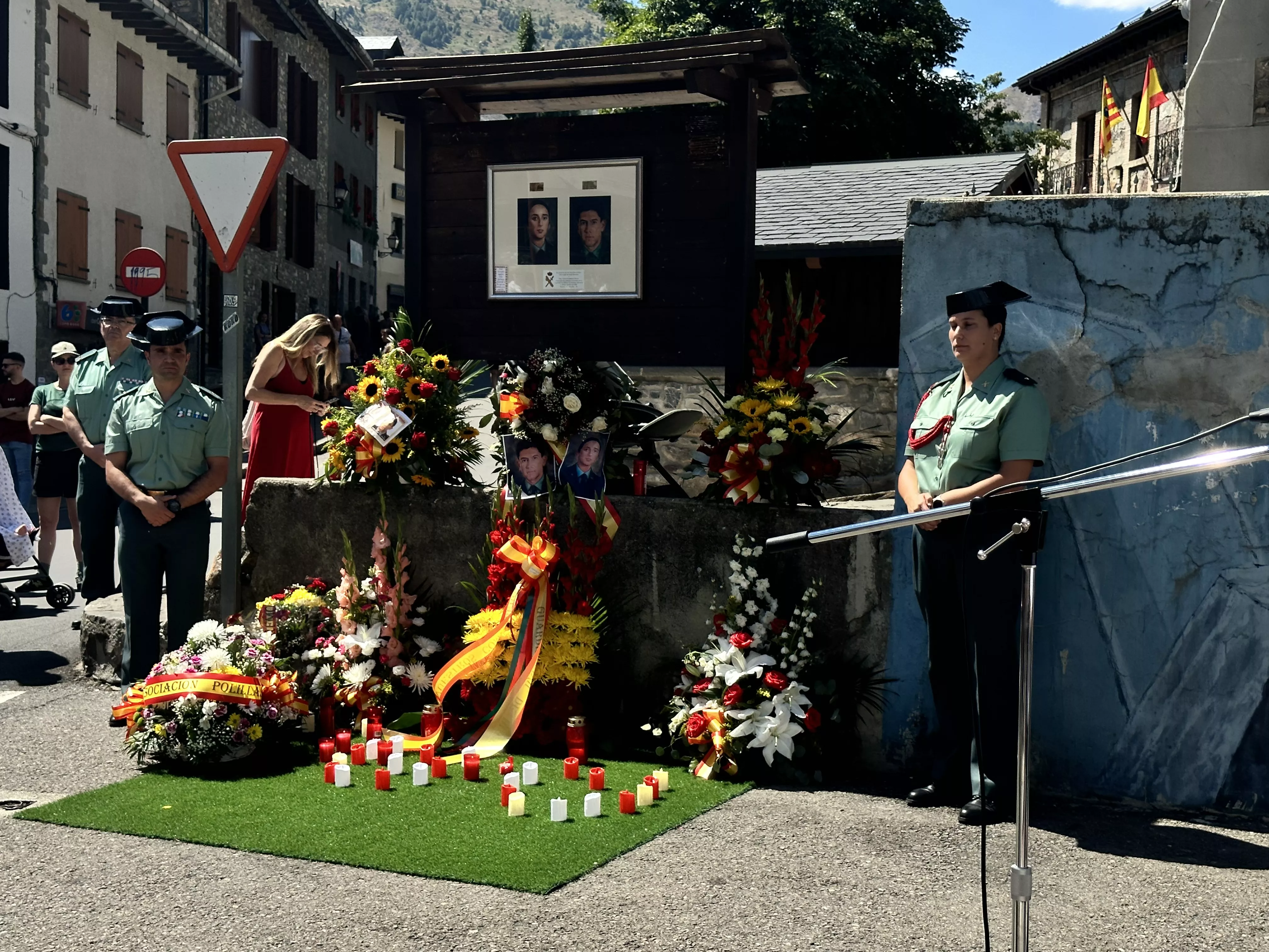 Homenaje en Sallent de Gállego a los guardias José Ángel de Jesús e Irene Fernández