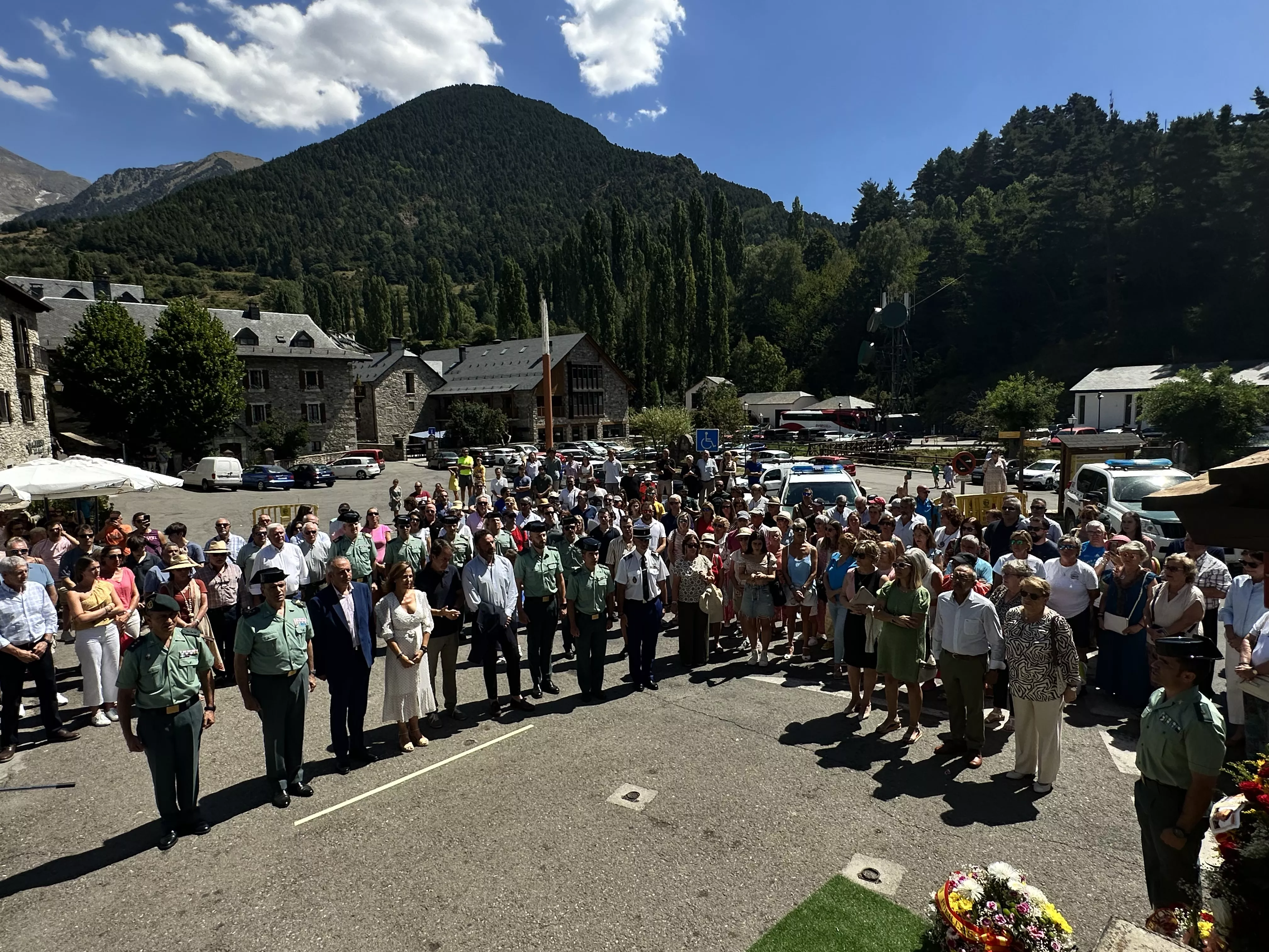 Homenaje en Sallent de Gállego a los guardias José Ángel de Jesús e Irene Fernández