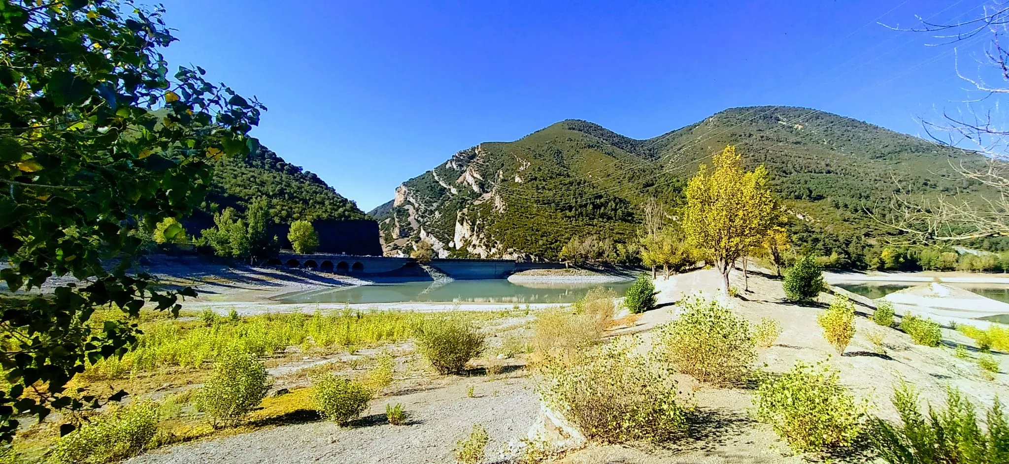 Estado del embalse de Arguis por la excepcional falta de lluvias. Foto: Joaquín Santafé