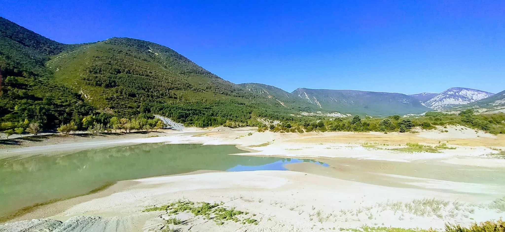 Estado del embalse de Arguis por la excepcional falta de lluvias.  Foto: Joaquín Santafé