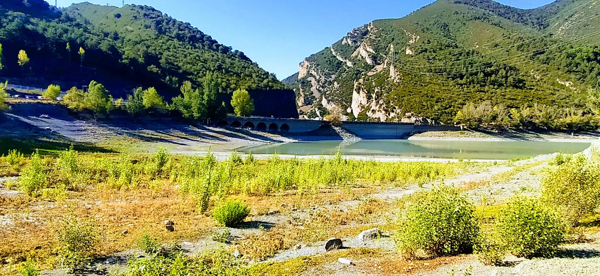 Estado del embalse de Arguis por la excepcional falta de lluvias.  Foto: Joaquín Santafé