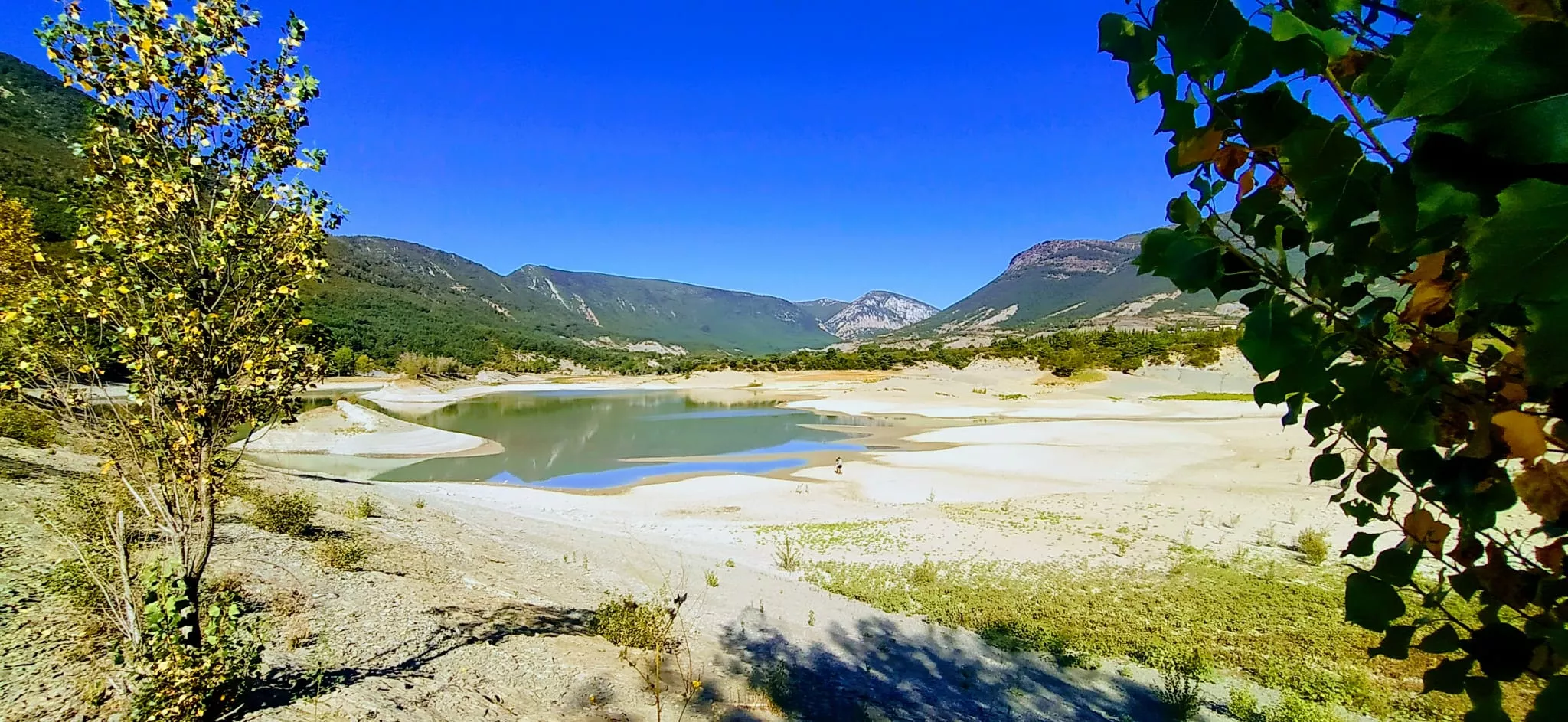 Estado del embalse de Arguis por la excepcional falta de lluvias.  Foto: Joaquín Santafé