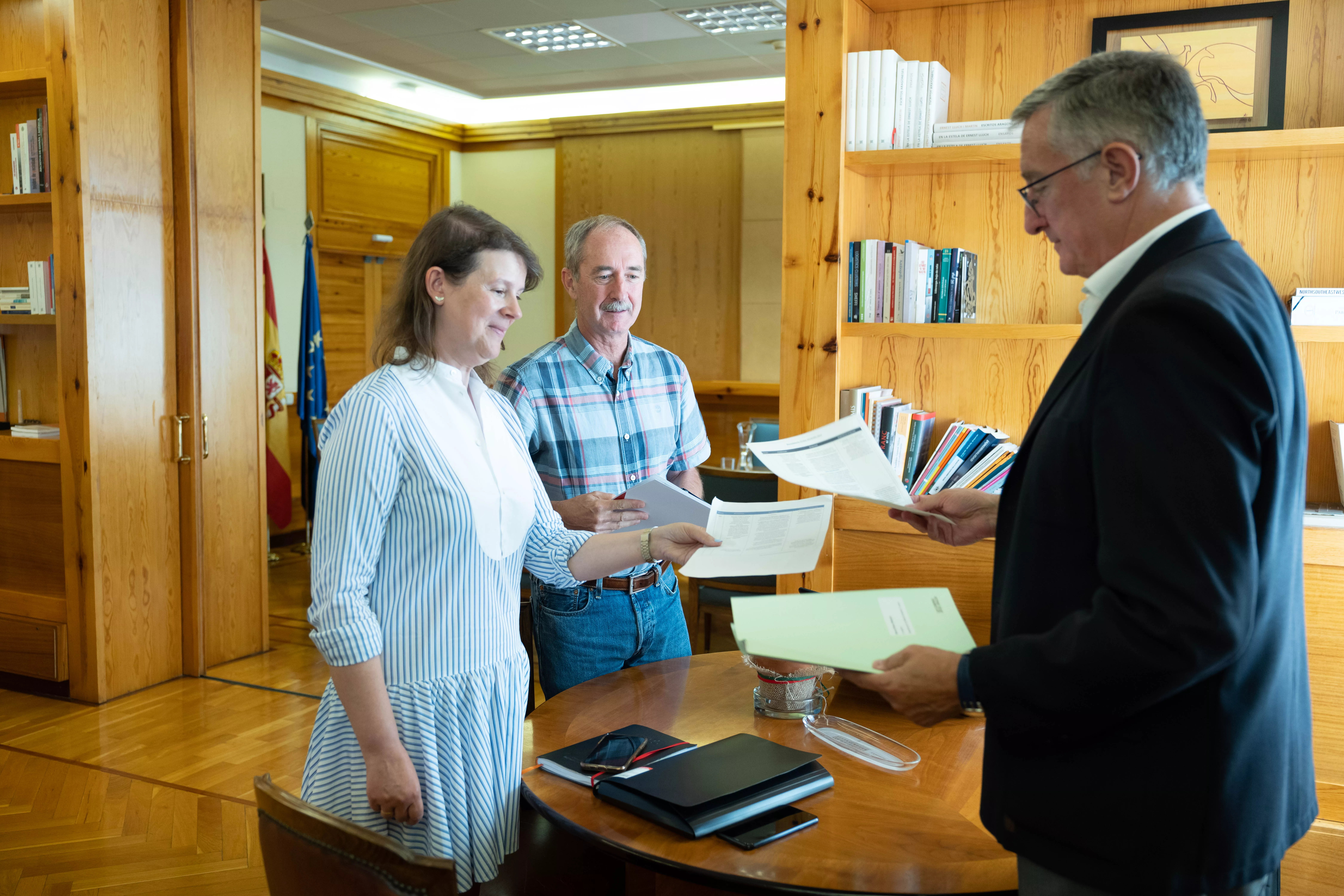 Ana Oliván, Miguel Ángel Calvero y el consejero Manuel Blasco.