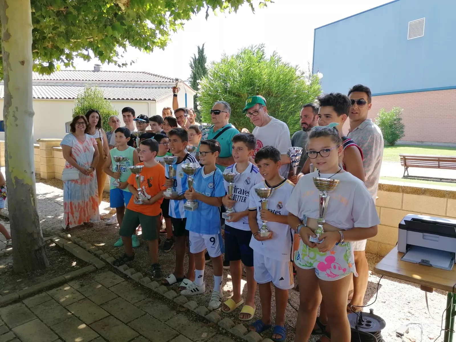 Foto de familia de los premiados.