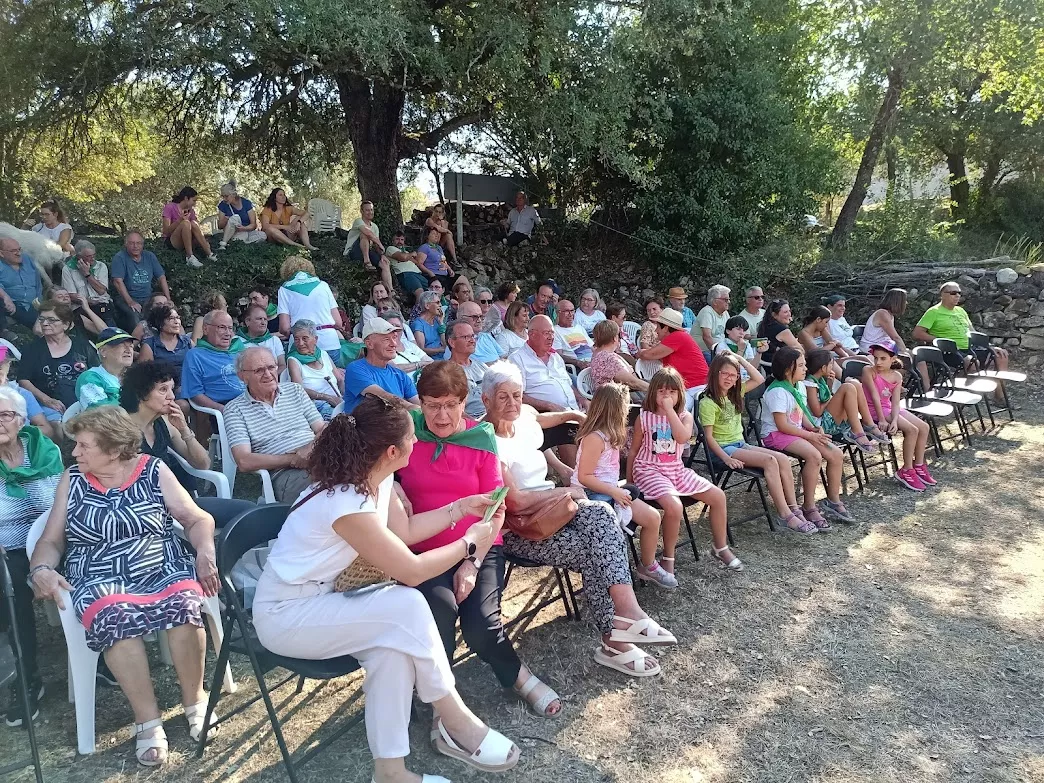 Asistentes a la fiesta “Reyno de Sobrarbe: carrasca y fueros” en Lecina.