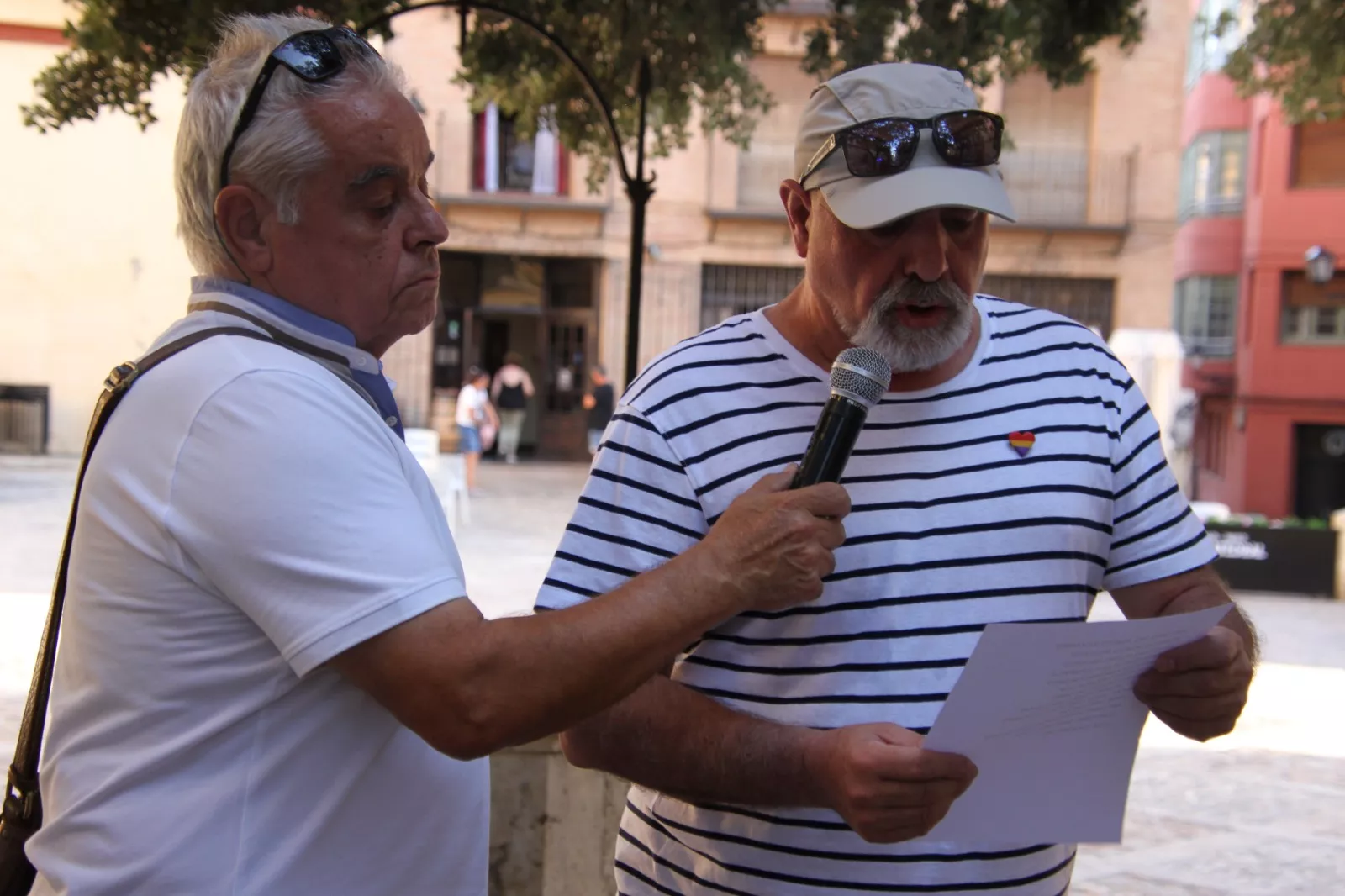 Acto de homenaje y recuerdo convocada por el Círculo Republicano Manolín Abad de Huesca. Foto Carlos Neofato