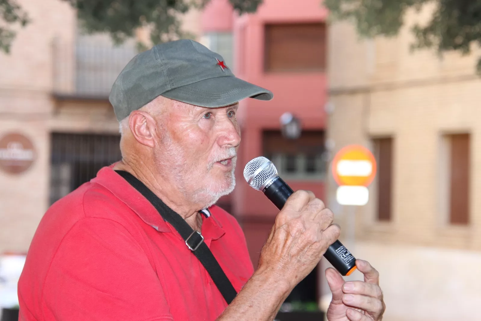 Acto de homenaje y recuerdo convocada por el Círculo Republicano Manolín Abad de Huesca. Foto Carlos Neofato