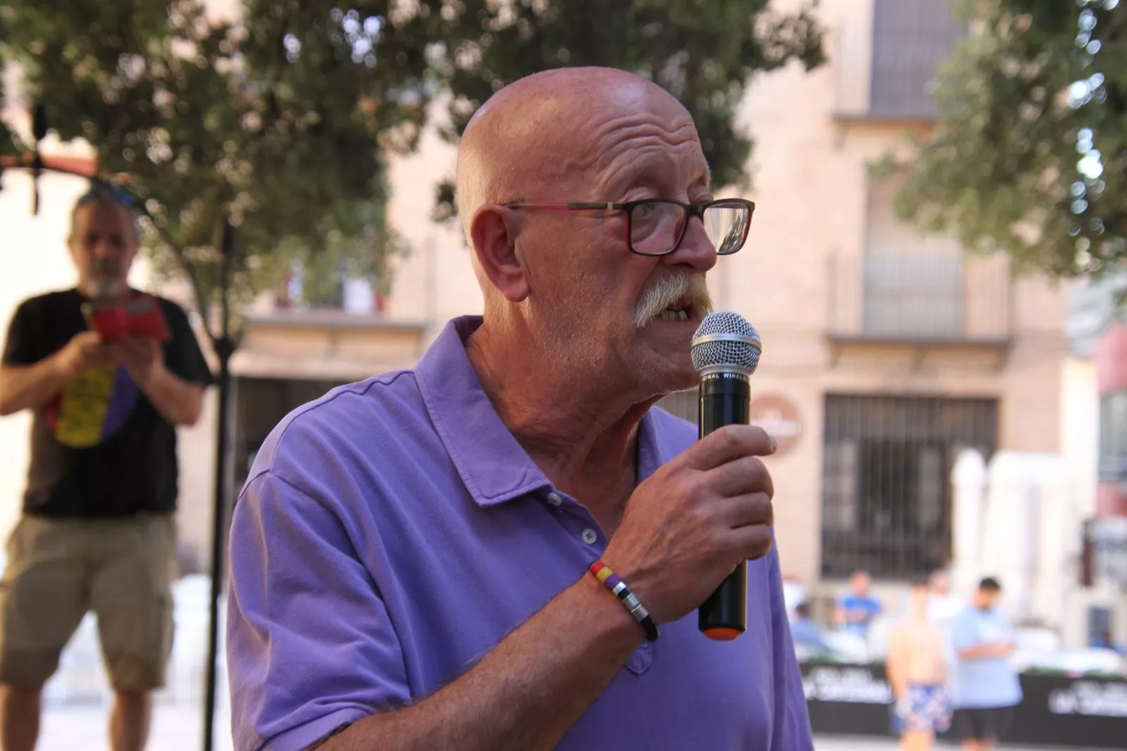 Acto de homenaje y recuerdo convocada por el Círculo Republicano Manolín Abad de Huesca. Foto Carlos Neofato