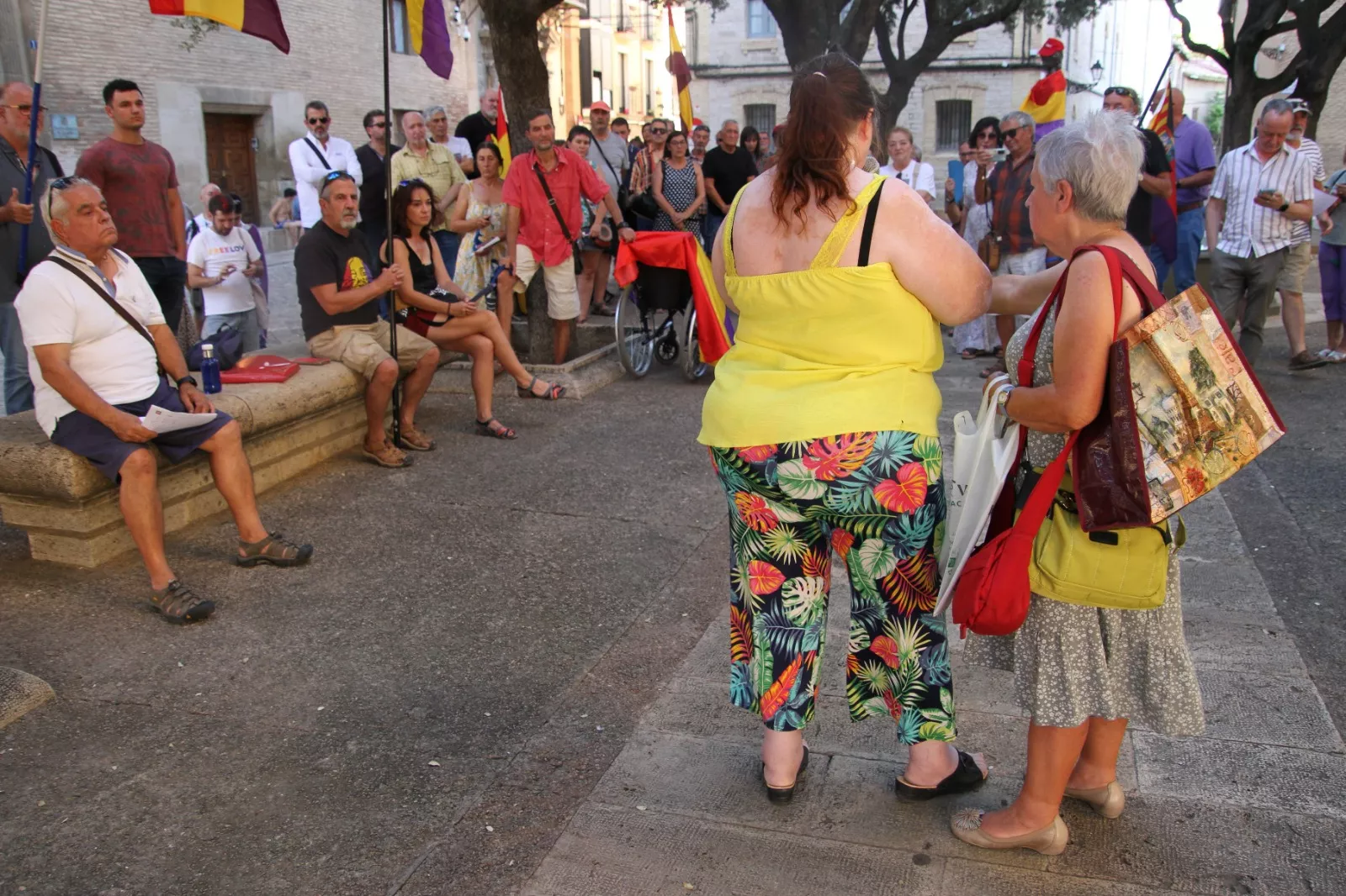 Acto de homenaje y recuerdo convocada por el Círculo Republicano Manolín Abad de Huesca. Foto Carlos Neofato