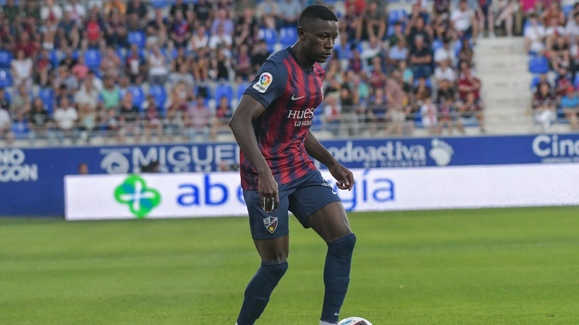 Patrick Soko. Los cedidos del Huesca, una de cal y otra de arena.