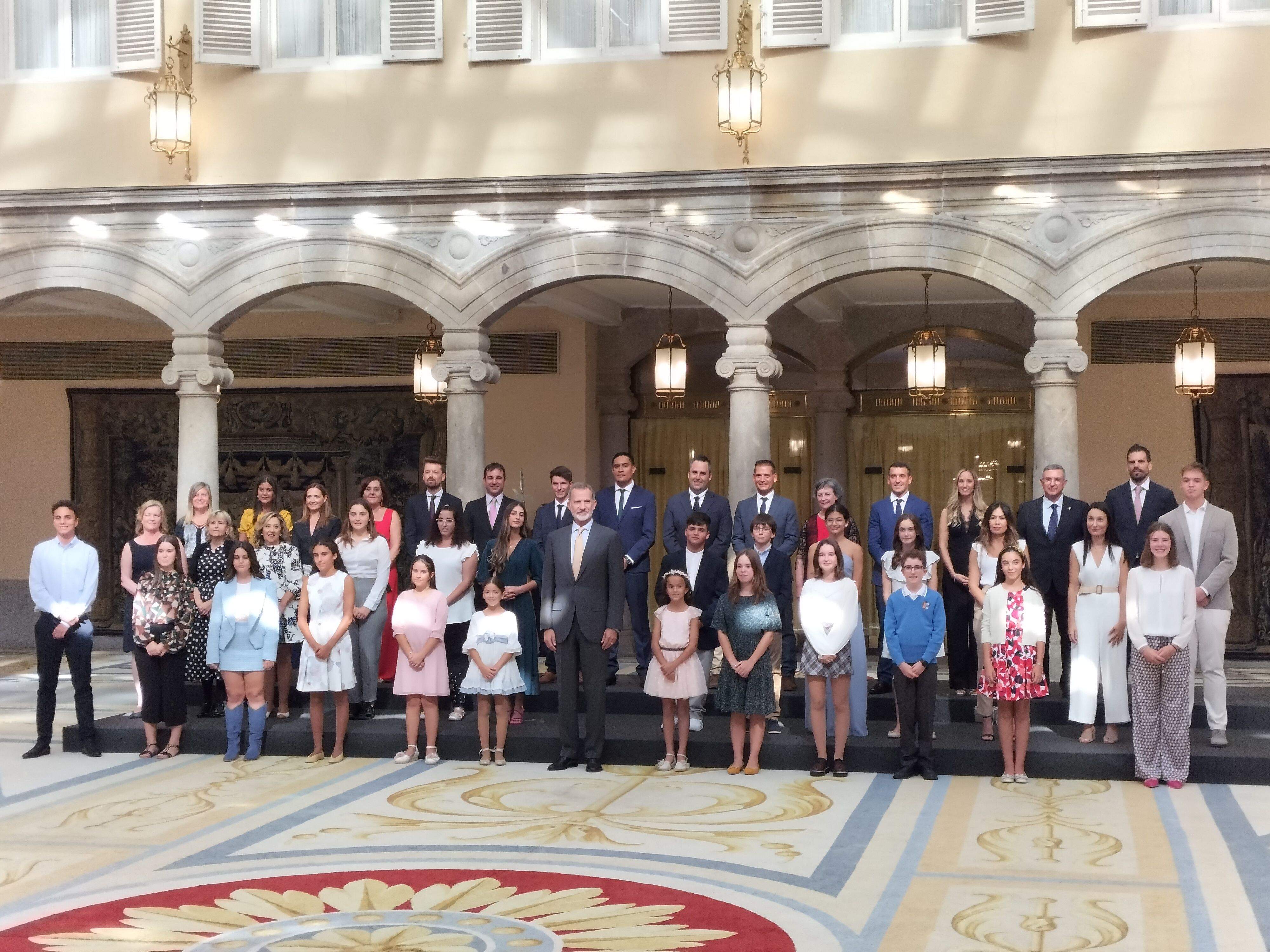 Foto de familia tomada durante el acto.