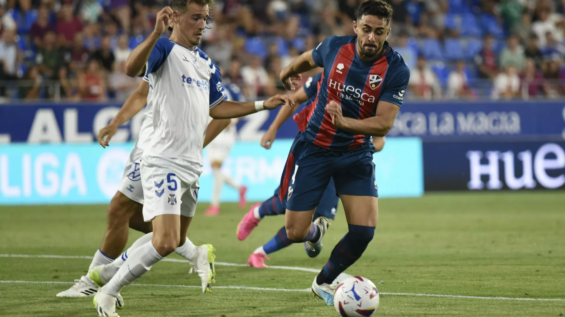 Rubén Pulido ante el Tenerife. Rubén Pulido ante el Tenerife.