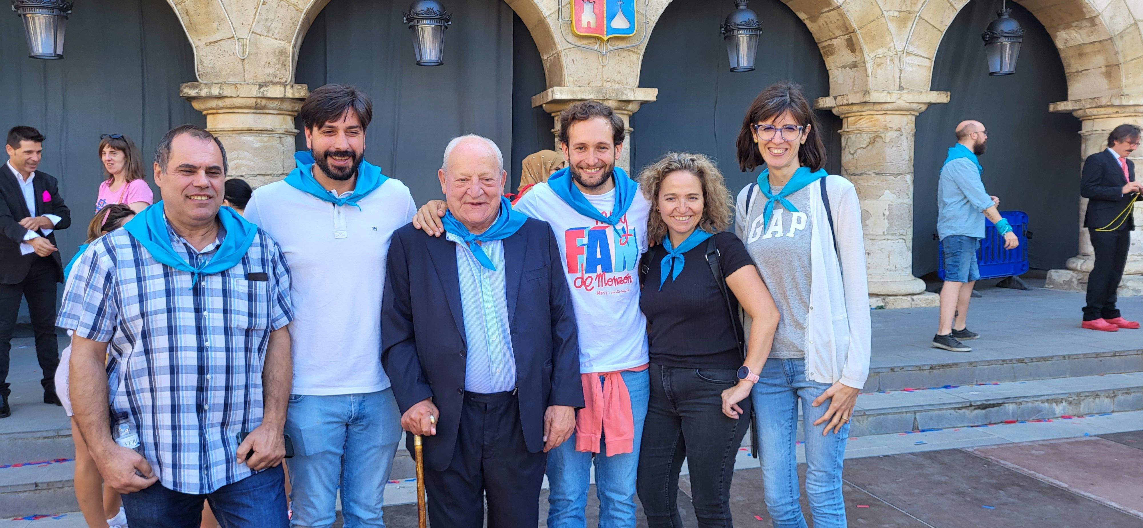 Ángel Mas, con miembros de la Corporación, tras el arranque de las fiestas Ángel Mas, con miembros de la Corporación, tras el arranque de las fiestas
