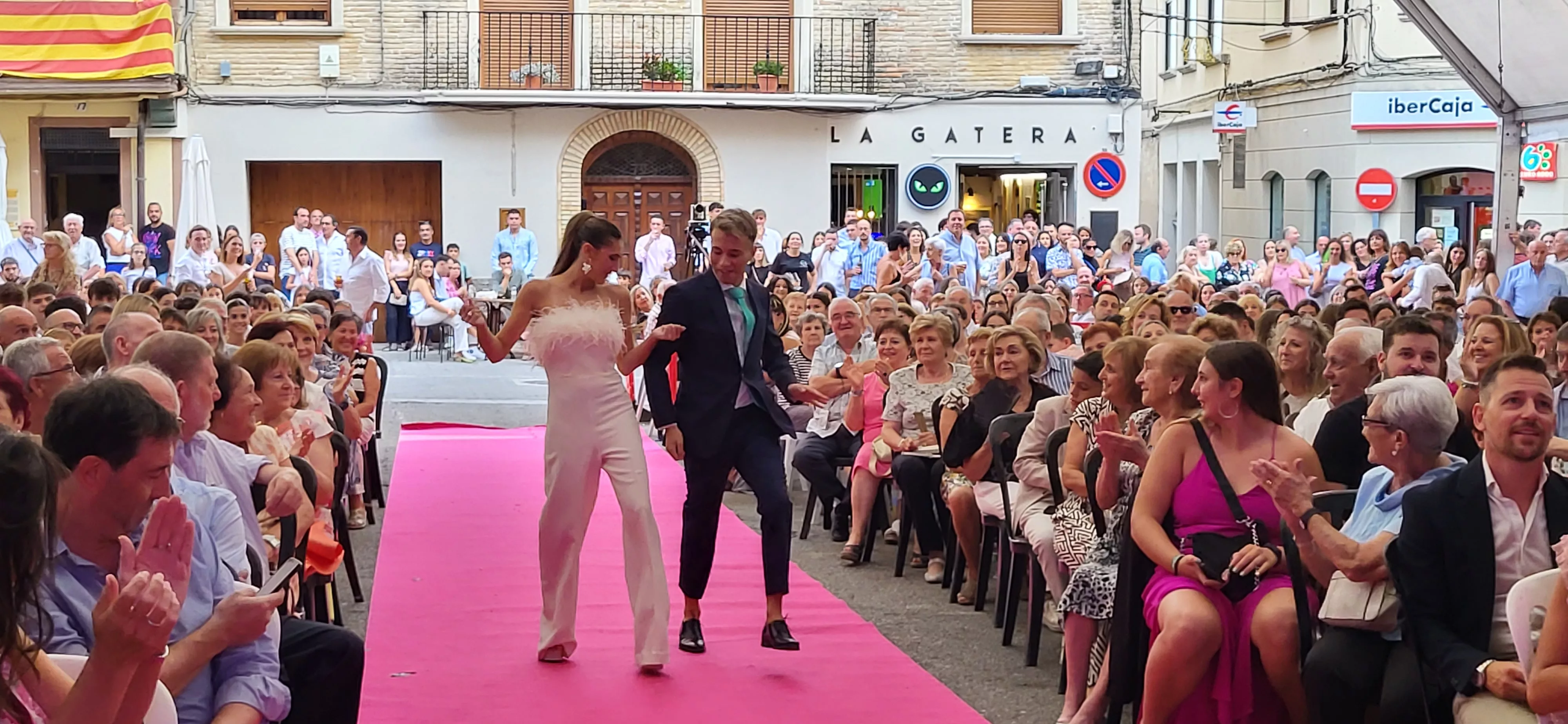  Presentación de las mairalesas, quintos y quintas de Almudévar. Foto: Mercedes Manterola