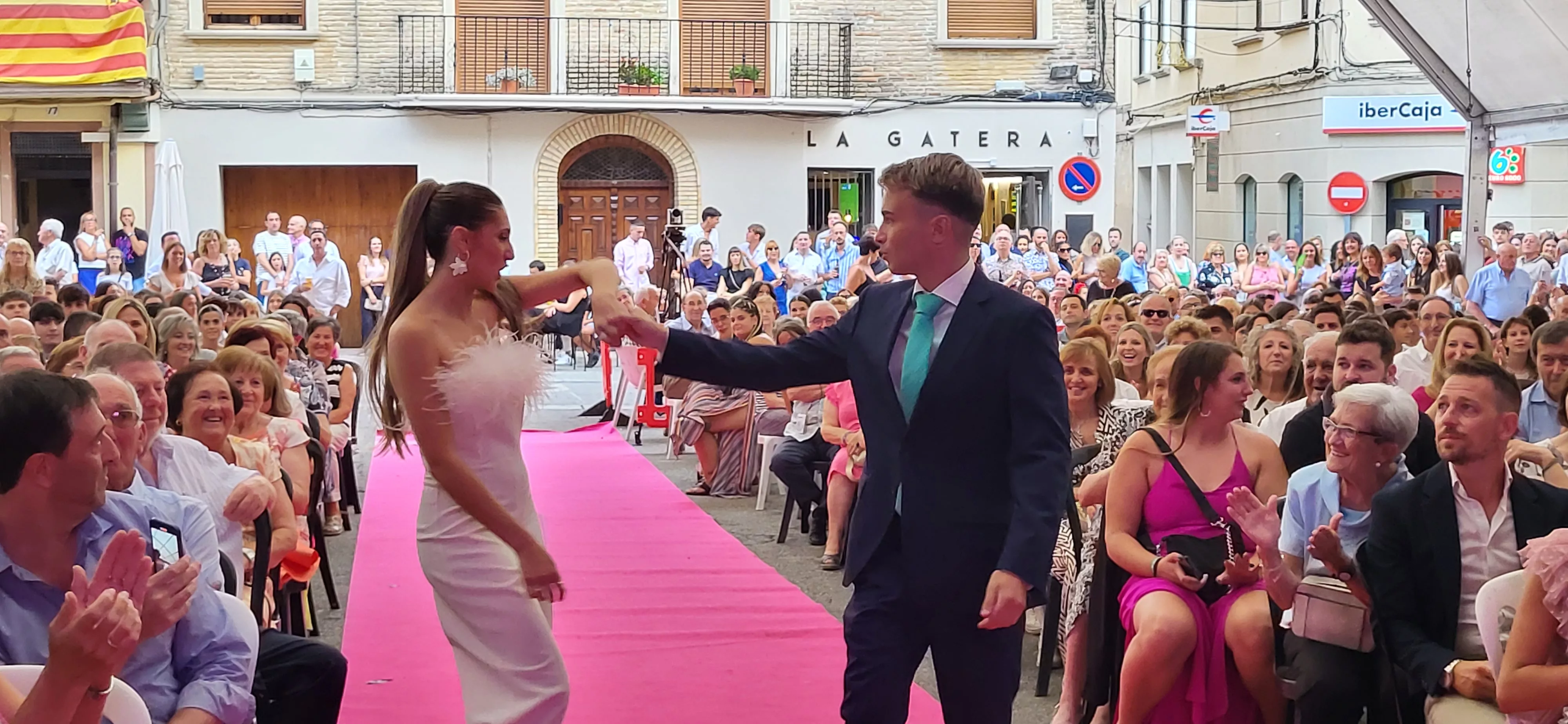  Presentación de las mairalesas, quintos y quintas de Almudévar. Foto: Mercedes Manterola