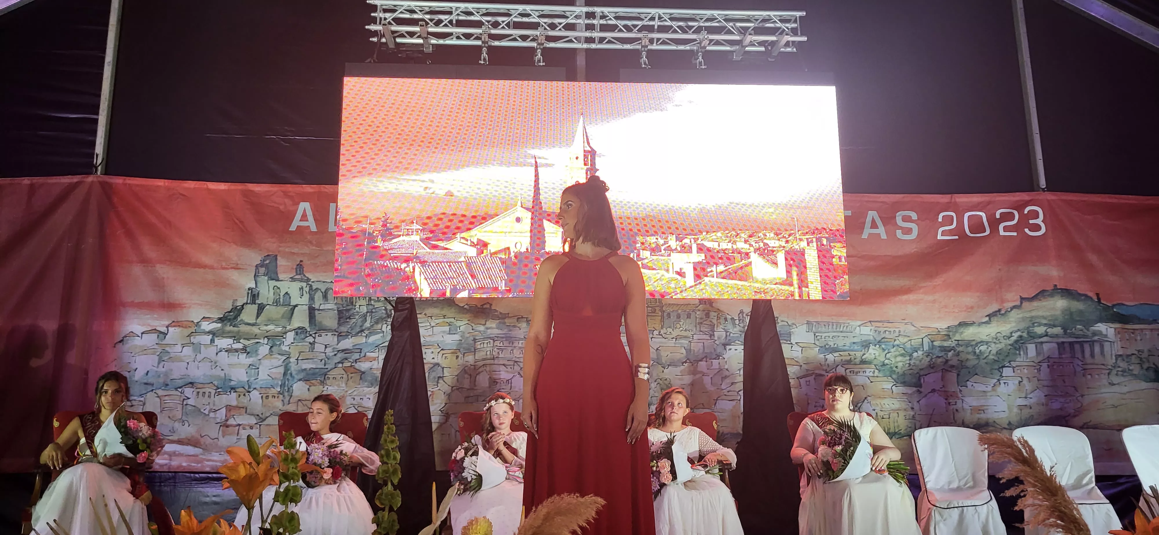  Presentación de las mairalesas, quintos y quintas de Almudévar. Foto: Mercedes Manterola