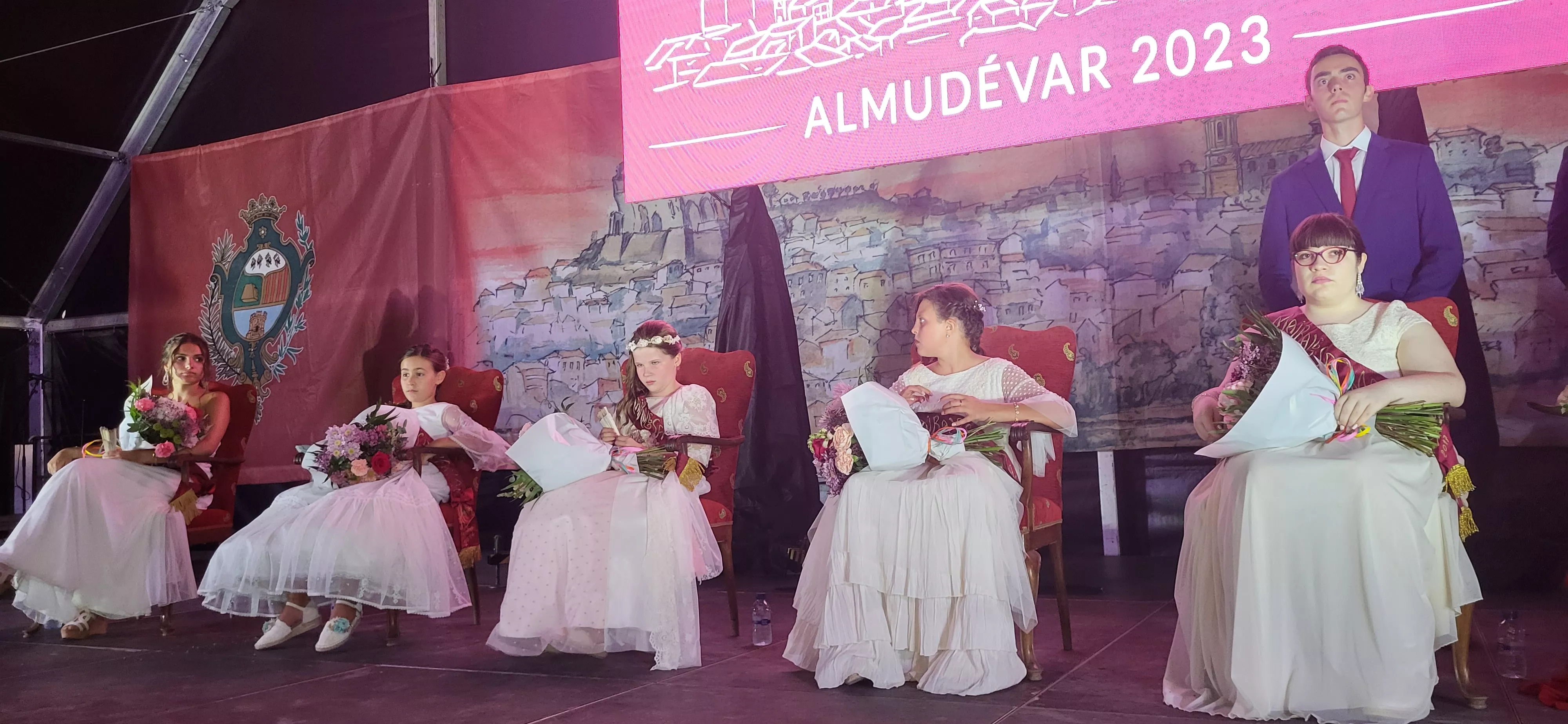  Presentación de las mairalesas, quintos y quintas de Almudévar. Foto: Mercedes Manterola