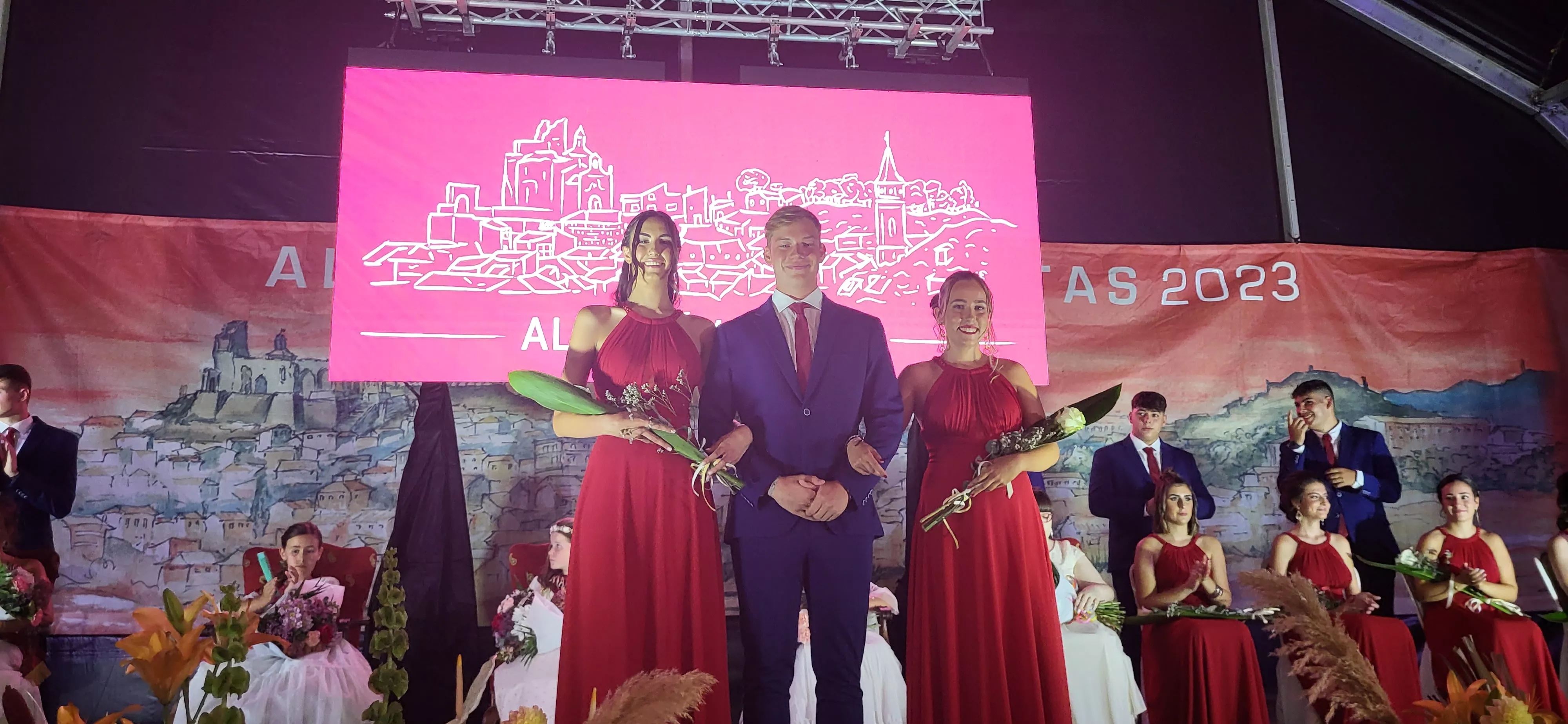  Presentación de las mairalesas, quintos y quintas de Almudévar. Foto: Mercedes Manterola