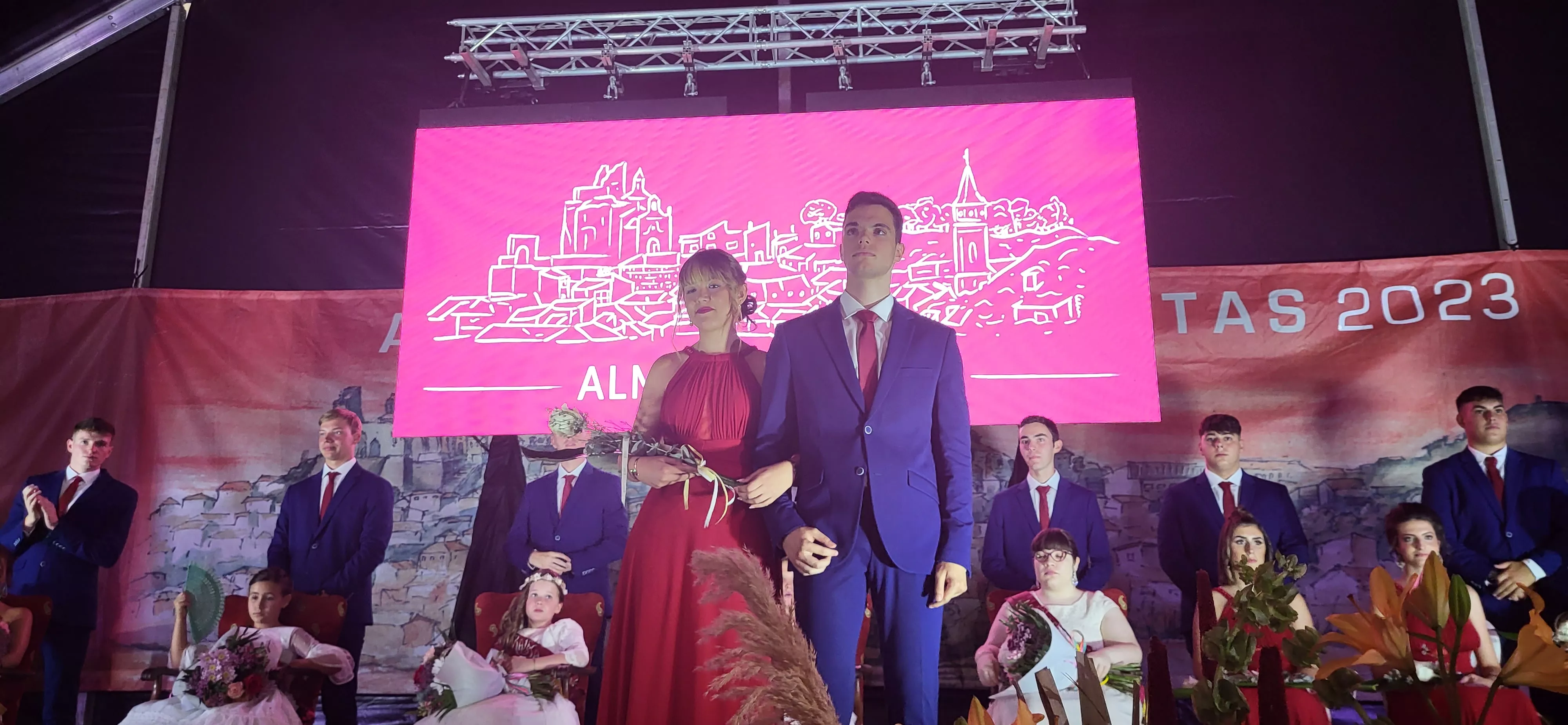  Presentación de las mairalesas, quintos y quintas de Almudévar. Foto: Mercedes Manterola