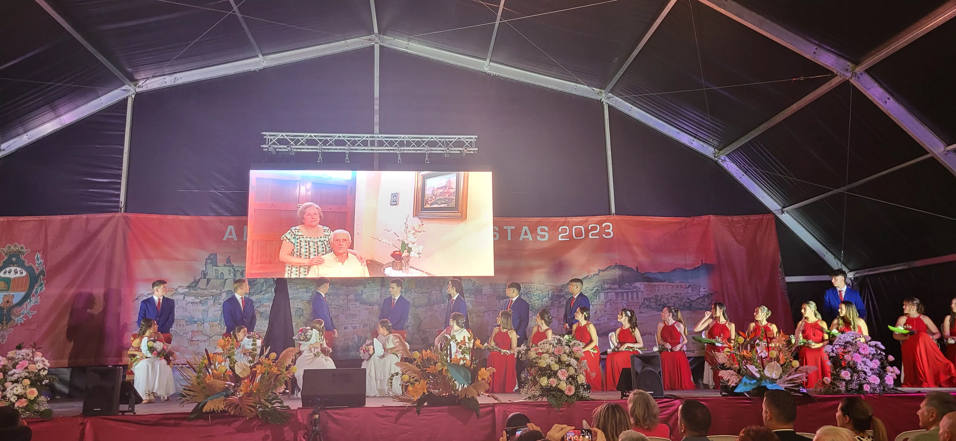  Presentación de las mairalesas, quintos y quintas de Almudévar. Foto: Mercedes Manterola