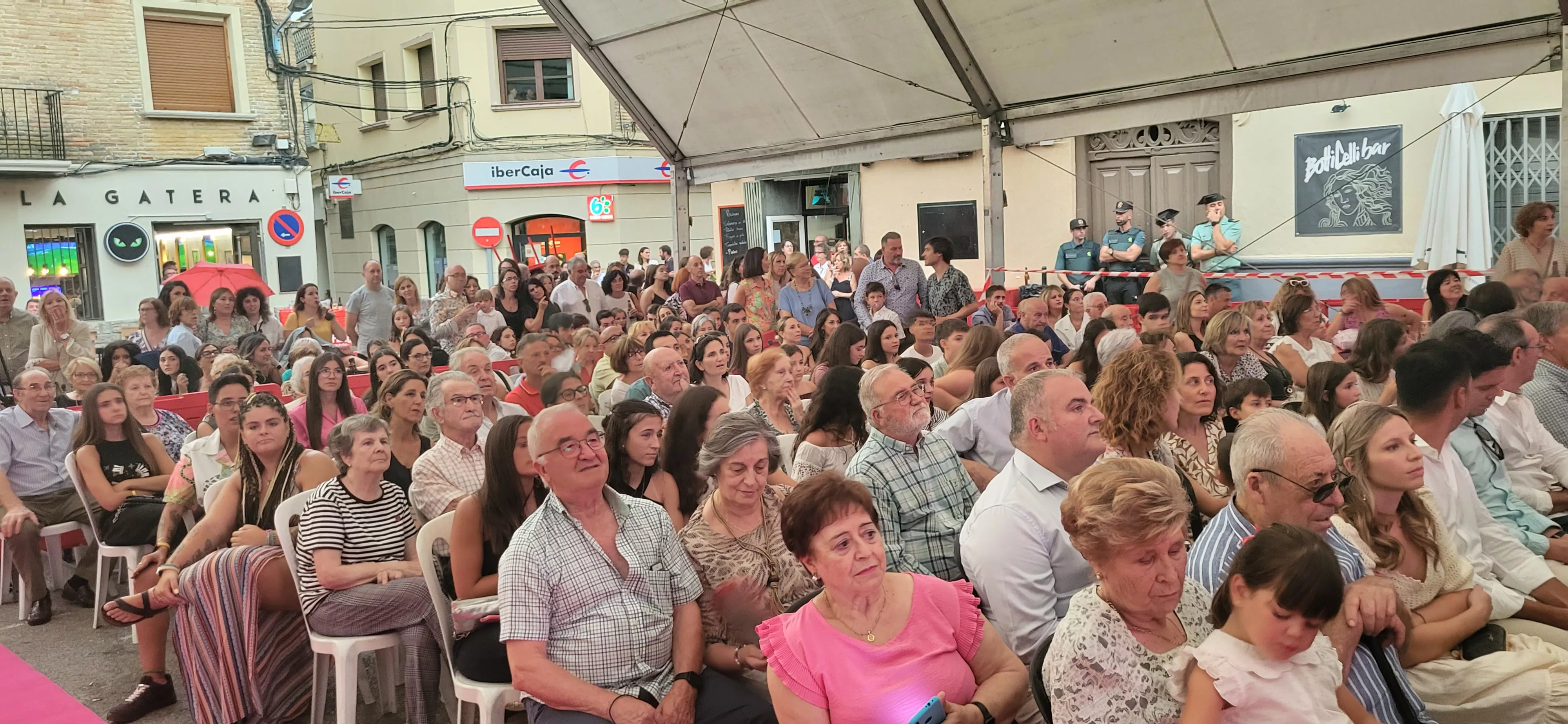  Presentación de las mairalesas, quintos y quintas de Almudévar. Foto: Mercedes Manterola