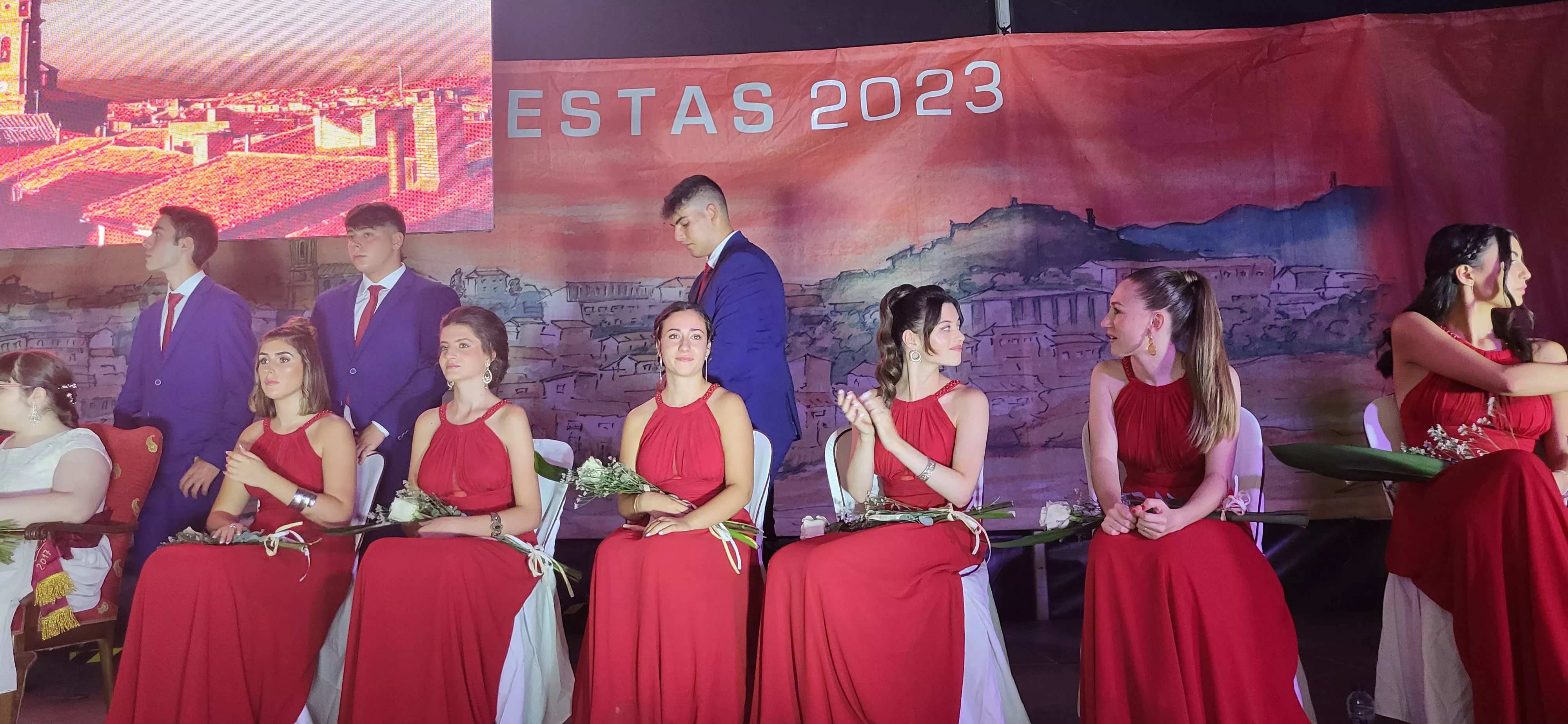  Presentación de las mairalesas, quintos y quintas de Almudévar. Foto: Mercedes Manterola