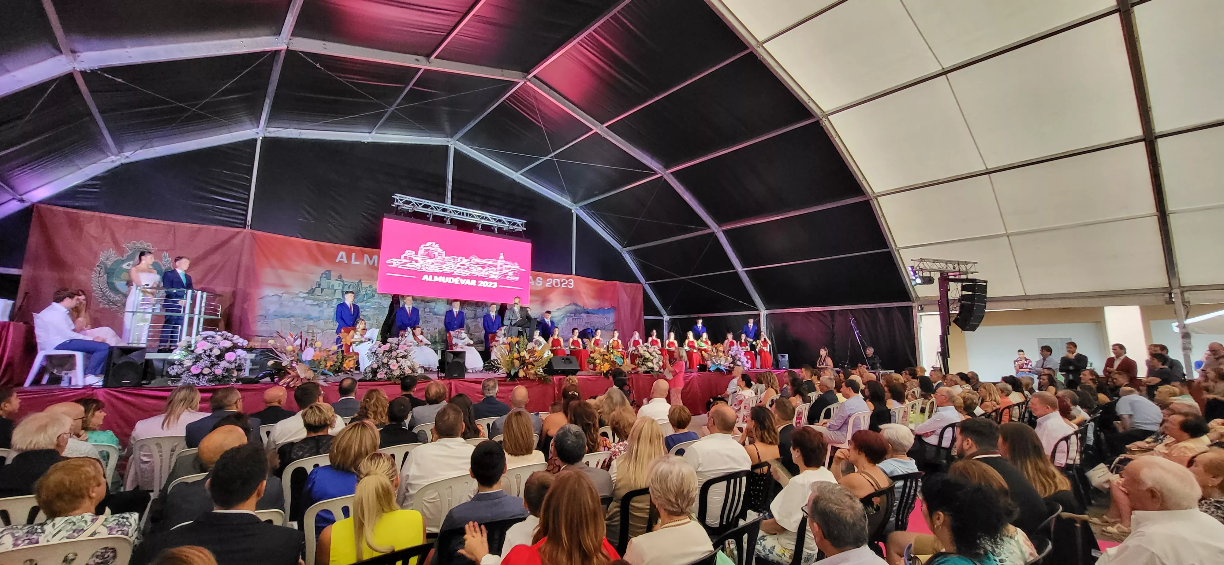  Presentación de las mairalesas, quintos y quintas de Almudévar. Foto: Mercedes Manterola