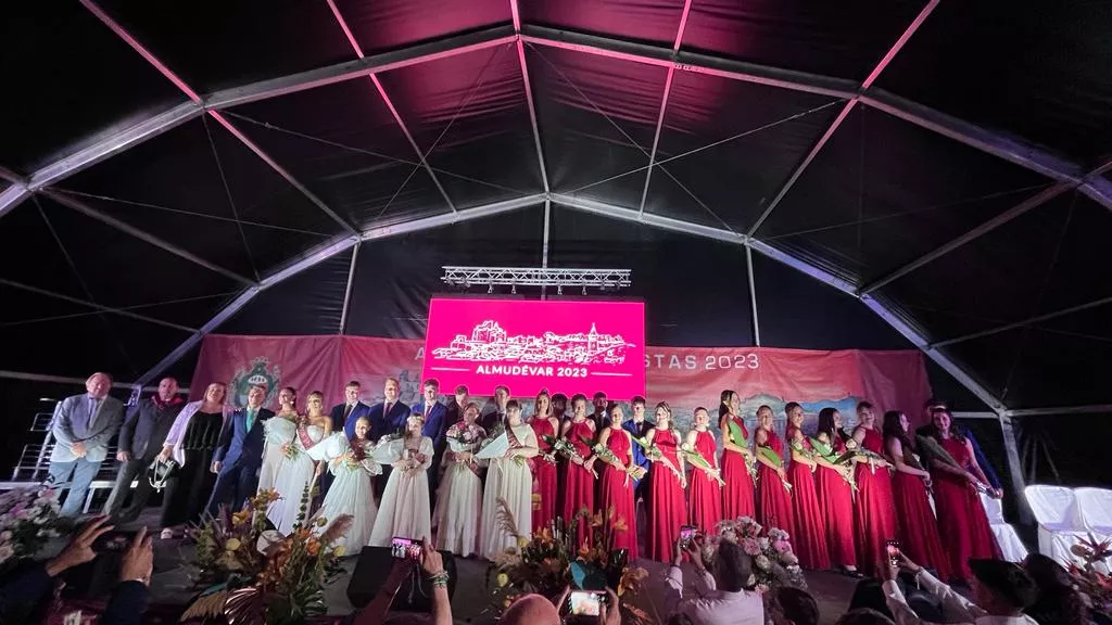  Presentación de las mairalesas, quintos y quintas de Almudévar. Foto: Mercedes Manterola