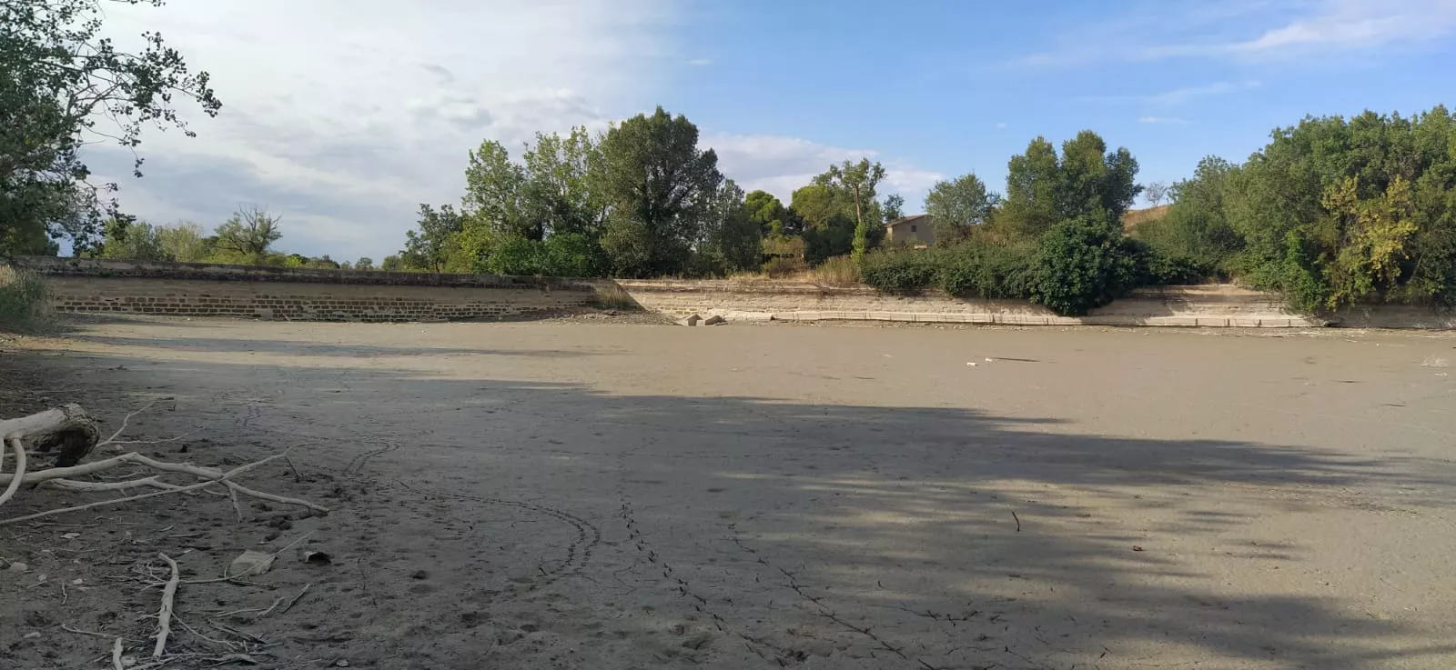 Estado en que se encuentra la alberca de Cortés. Foto Joaquín Santafé