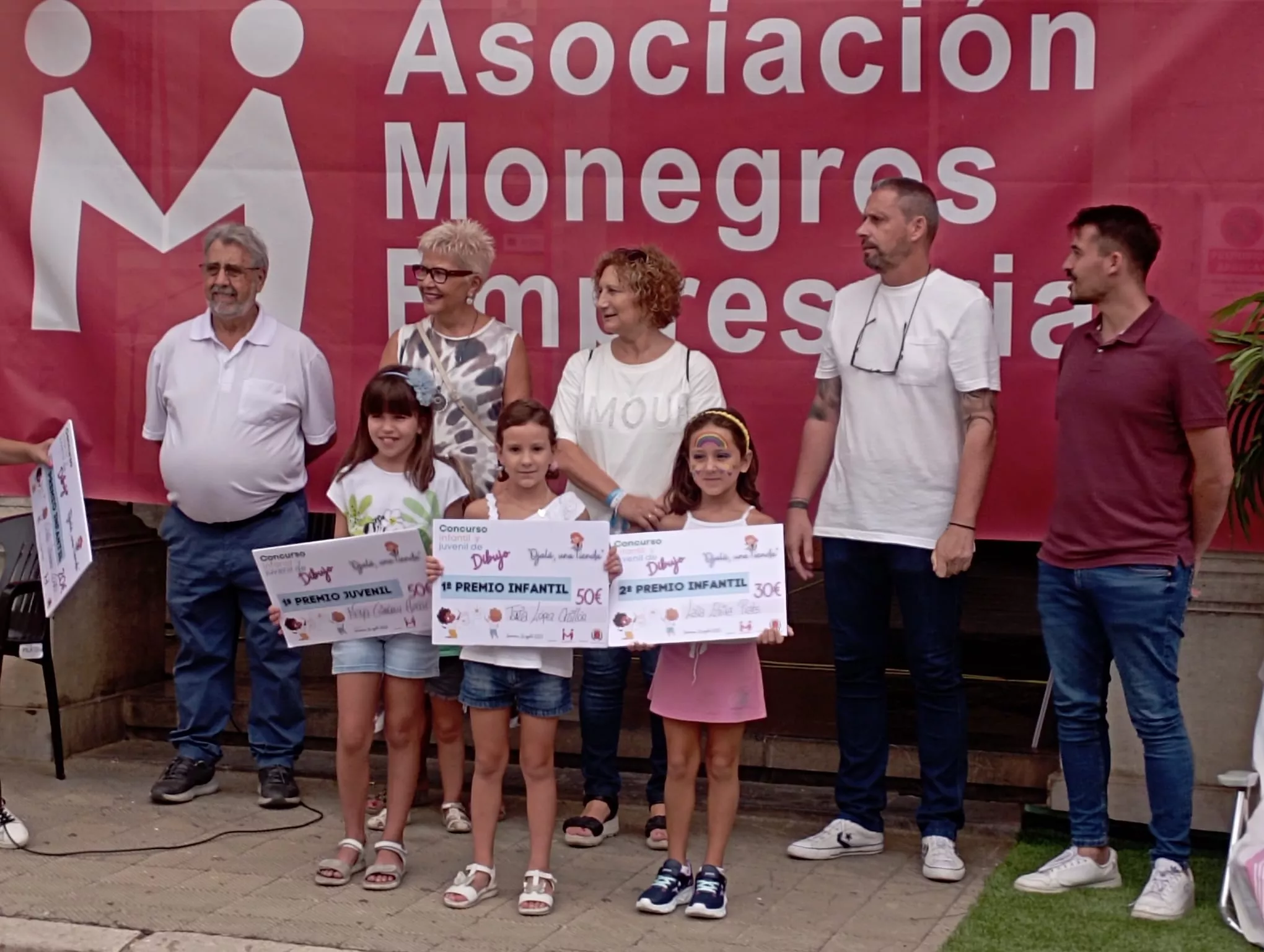 Entrega de premios del concurso infantil de dibujo en El Monegrazo