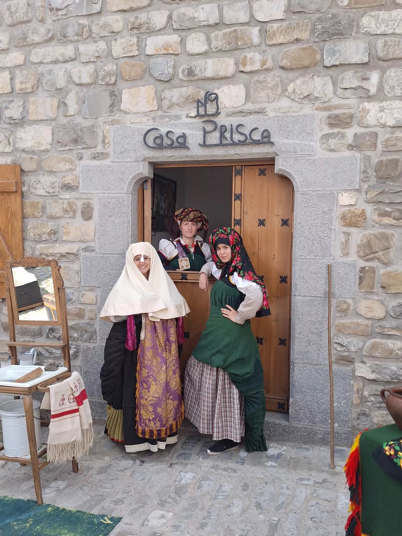 Celebración del Día de Traje Tradicional Ansotano.