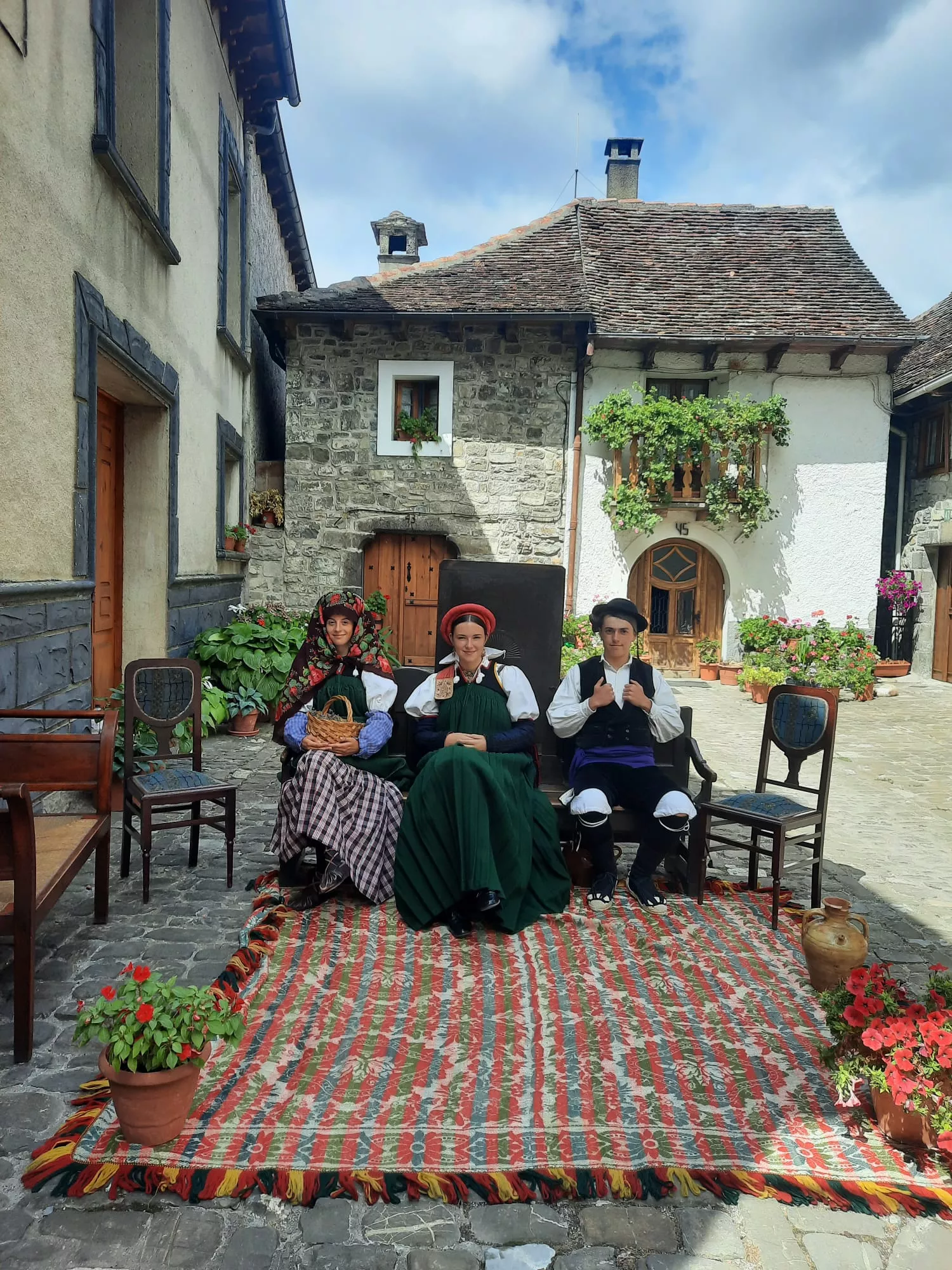 Celebración del Día de Traje Tradicional Ansotano.