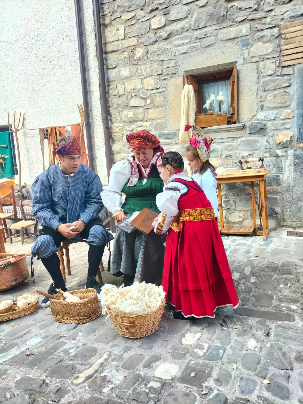 Celebración del Día de Traje Tradicional Ansotano.