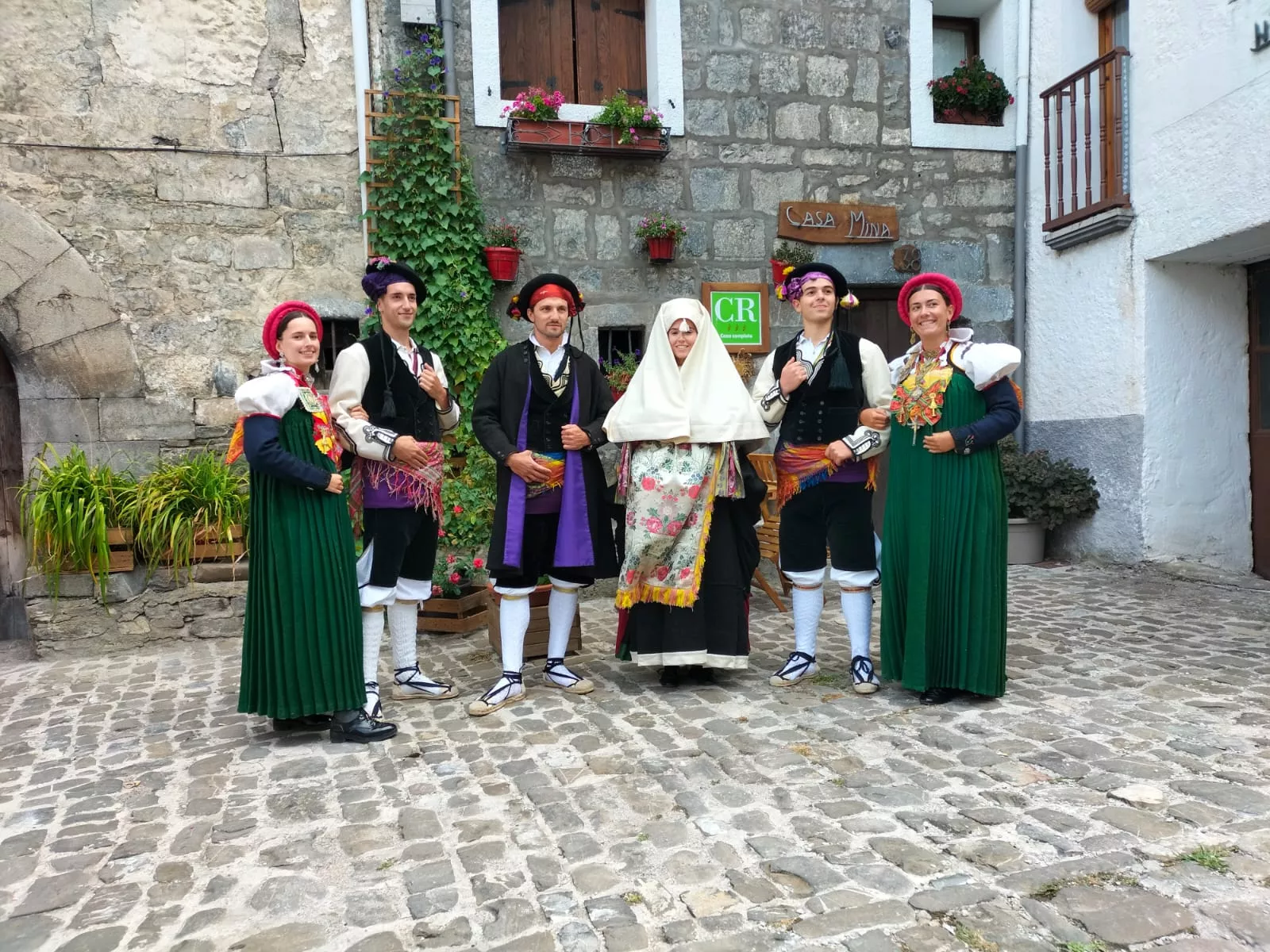 Celebración del Día de Traje Tradicional Ansotano.